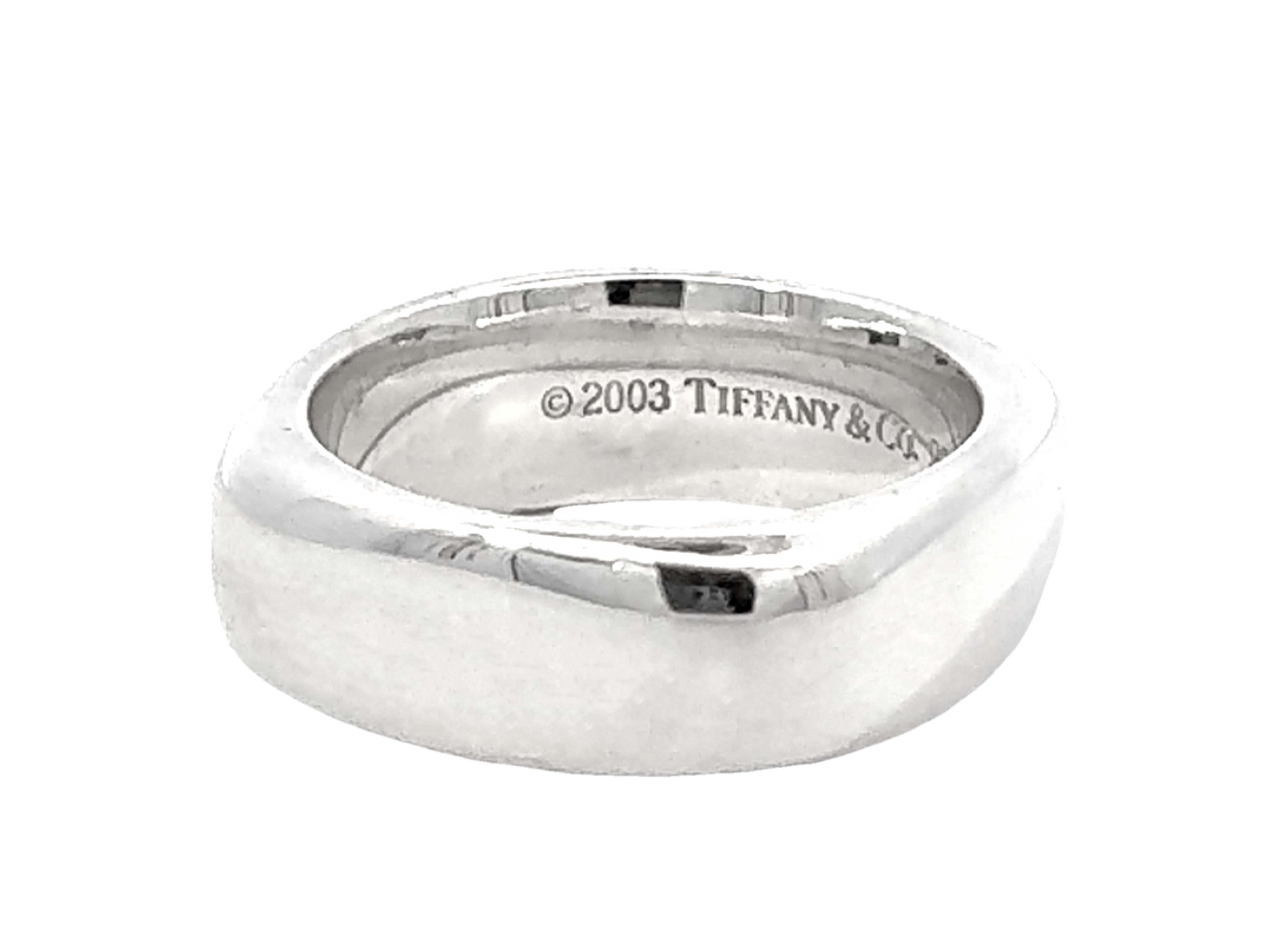 Item Specifications:

Brand: Tiffany & Co.

Metal: Sterling Silver

Metal Purity: AG 925 

RingWidth: 8.2 mm wide

Ring Thickness: 2.4 mm thick

Total Weight: 15.7 Grams

Size: 10.5

Condition: Vintage, Excellent

Stamped: 