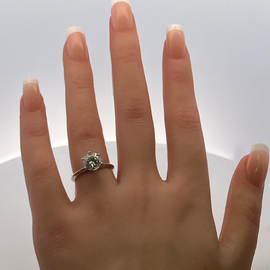 Tiffany & Co Anillo de compromiso en platino con diamante redondo brillante I VS1 de 2,01 quilates en venta 5