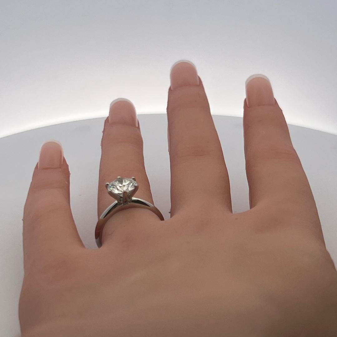 Tiffany & Co Anillo de compromiso en platino con diamante redondo brillante I VS1 de 2,01 quilates en venta 6
