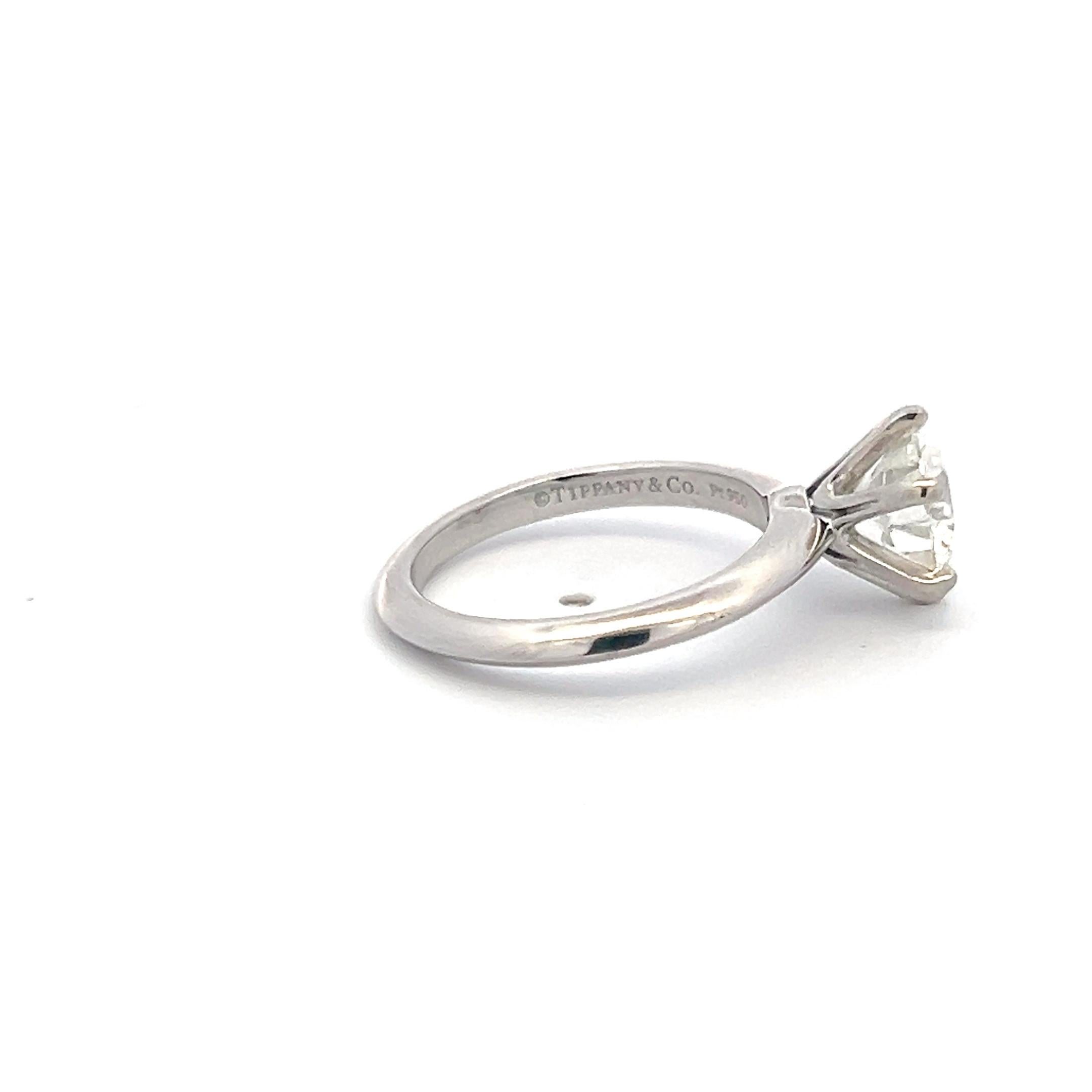 Diseñador:
Tiffany & Co.
Título:
Tiffany & Co Anillo de compromiso en platino con diamante redondo brillante I VS1 de 2,01 quilates
Estilo:
Compromiso
Metal:
Platino
Gema 1:
Diamante de 2,01 quilates
Número de