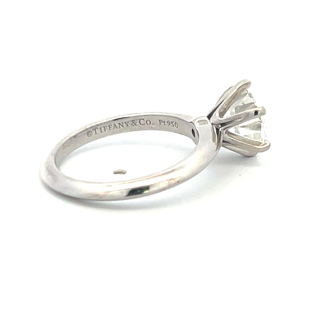 Tiffany & Co Anillo de compromiso en platino con diamante redondo brillante I VS1 de 2,01 quilates en venta 4