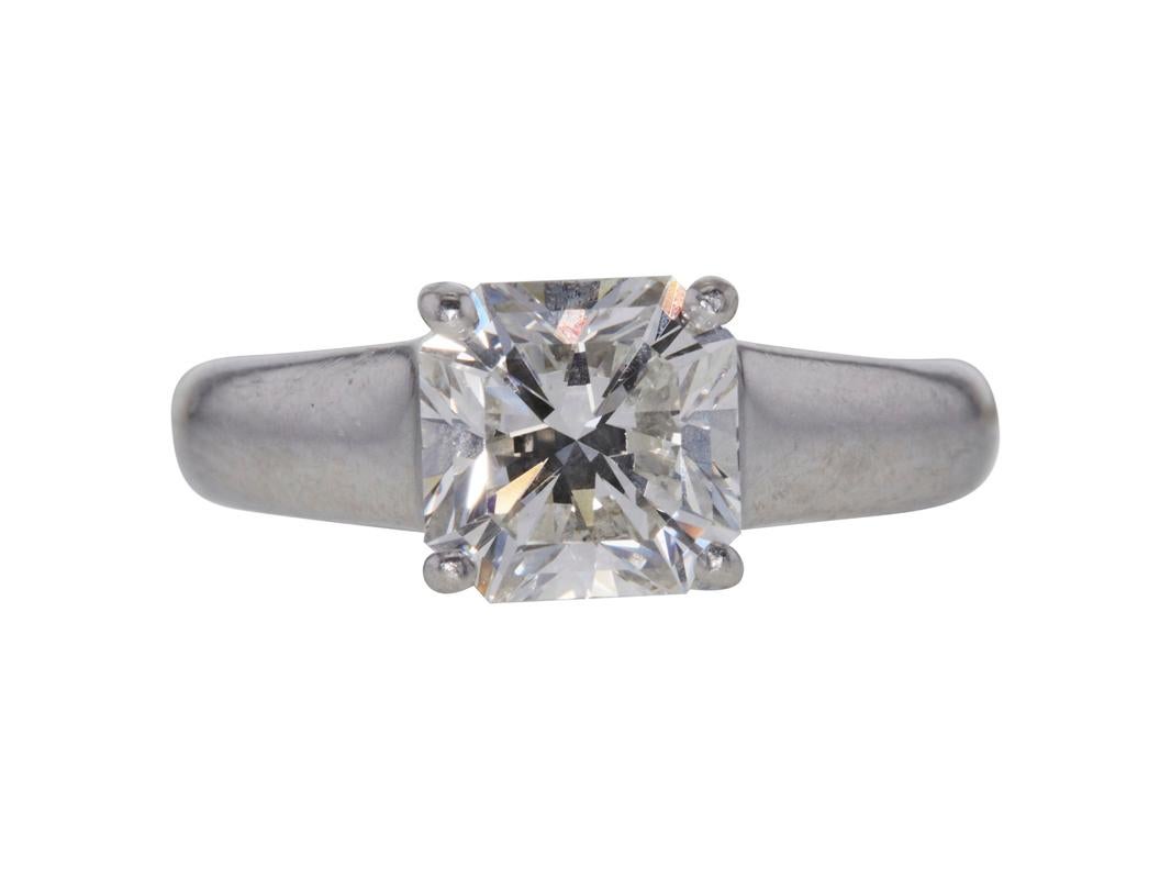 Designer :
Tiffany & Co


Titre :
Tiffany & Co, bague de fiançailles en platine avec diamant taille radiant de 2,03 carats F VS1


Le style :
Engagement


Métal :
Platine


Pierre précieuse 1 :
Diamant de 2,03 carats


Nombre de pierres