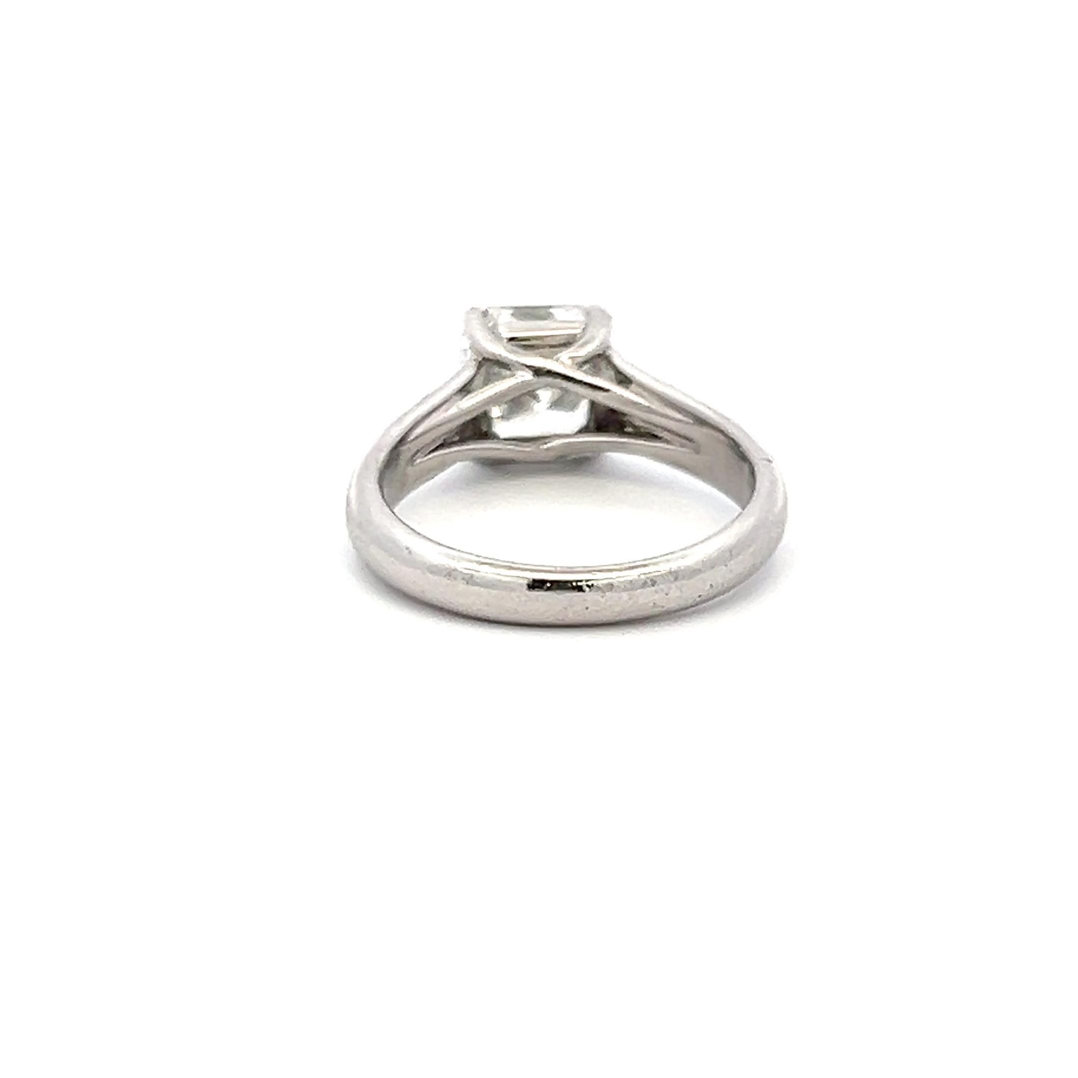 Tiffany & Co, bague de fiançailles en platine avec diamant taille radiant de 2,03 carats F VS1 Bon état - En vente à New York, NY