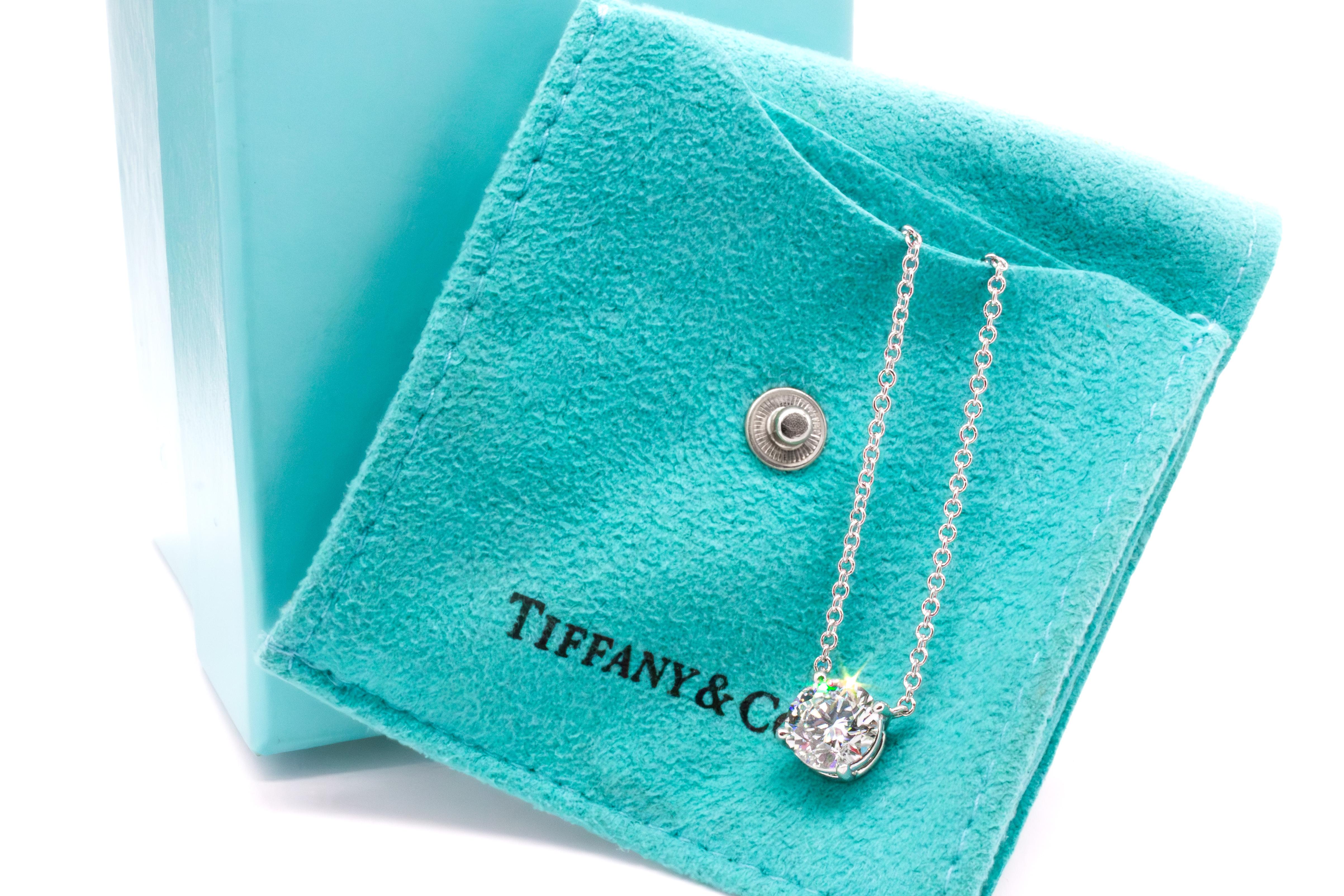 Tiffany & Co. 2,05 Karat GIA I VS1 Runder Brillant Diamant Solitär Halskette für Damen oder Herren im Angebot