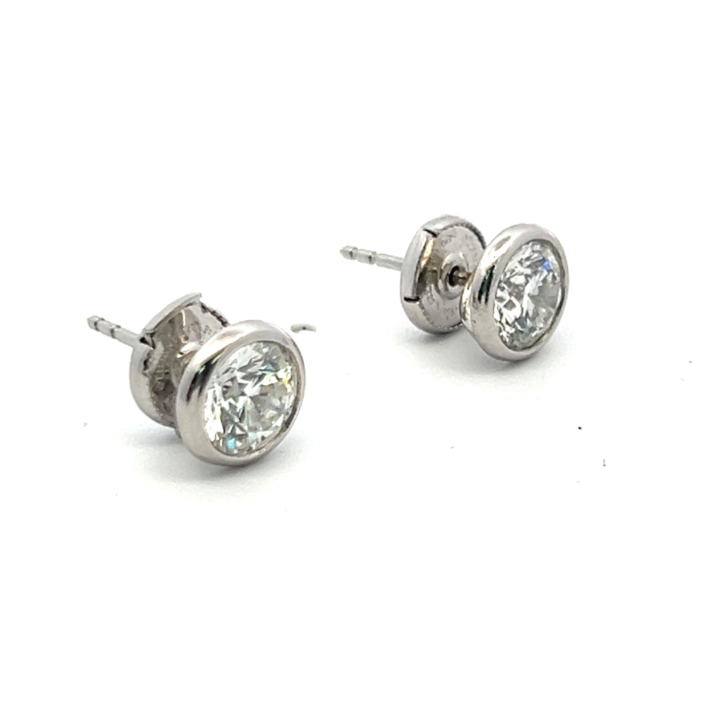 Tiffany & Co 2.05 Carat Round Brilliant G VS1 Diamond Platinum Earrings For Sale 1