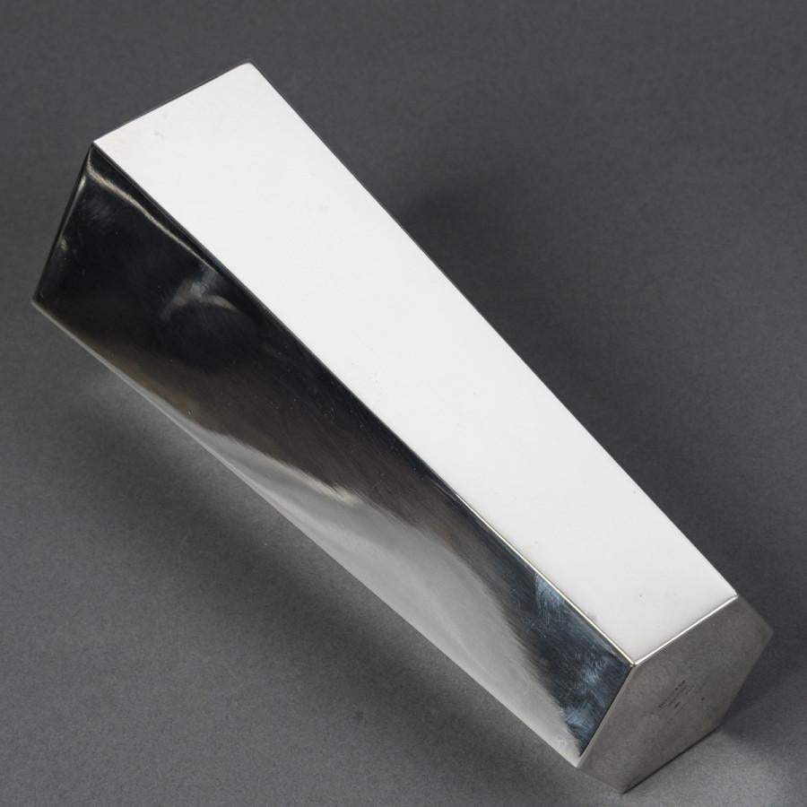TIFFANY & Co - 20th Modernist Vase in Solid Silver with Canted Corners For Sale 1