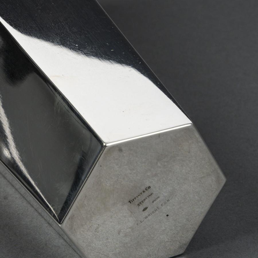 TIFFANY & Co - 20th Modernist Vase in Solid Silver with Canted Corners For Sale 2