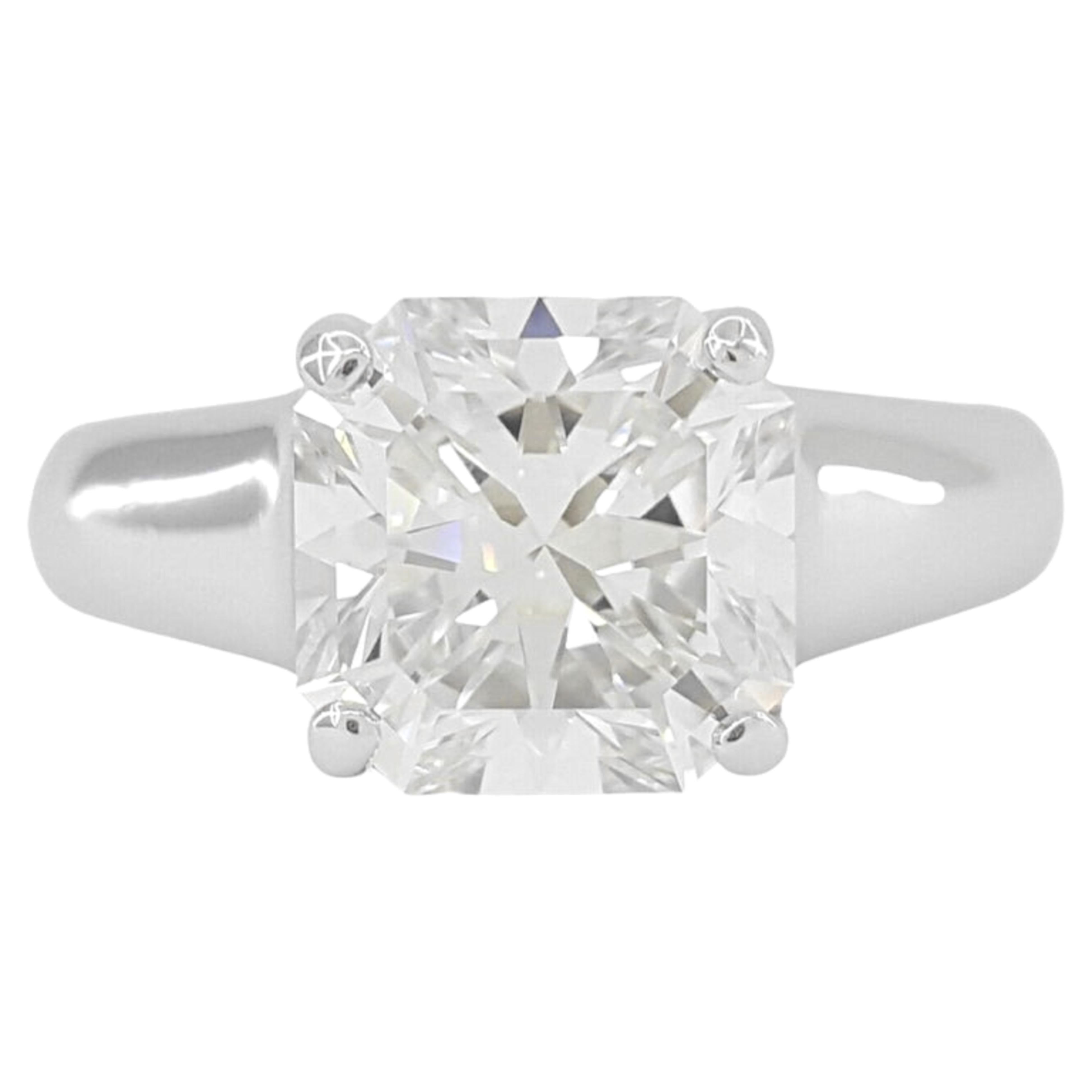 El Anillo de Compromiso Solitario de Platino Lucida con Diamante de Corte Brillante Cuadrado de 2,16 ct de Tiffany & Co. es una pieza hermosa y única. El anillo pesa 6,1 gramos y es de la talla 4,5. Su piedra central es un diamante natural Lucida