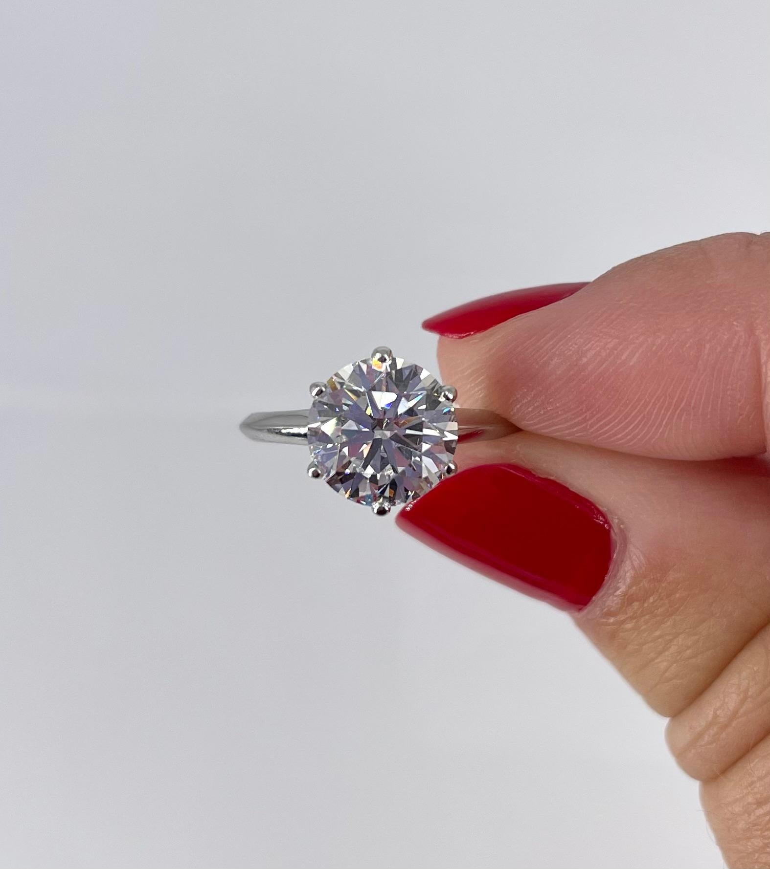 Tiffany & Co. 2.08 carat Round Diamond Platinum Solitaire Engagement Ring In New Condition For Sale In New York, NY