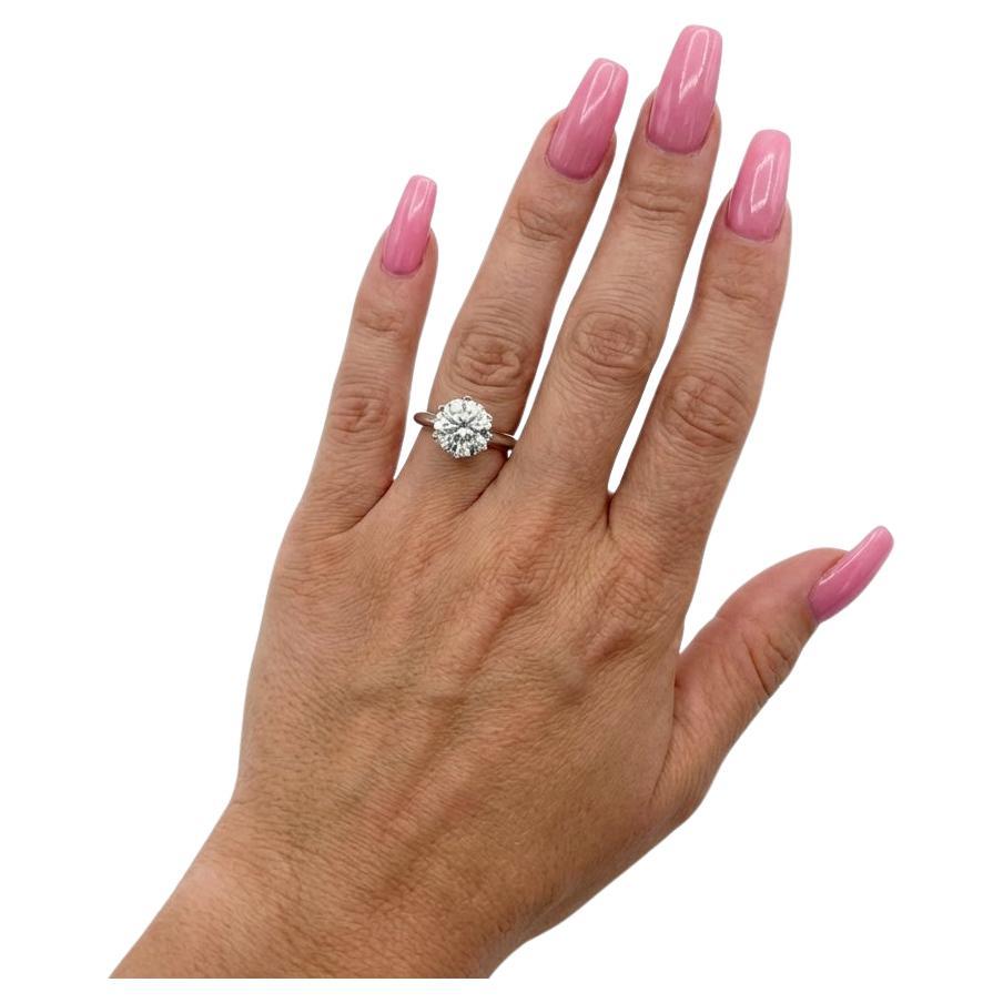 Tiffany & Co. 2,20 qt. Anillo de compromiso de diamantes talla brillante redondo Corte redondo en venta