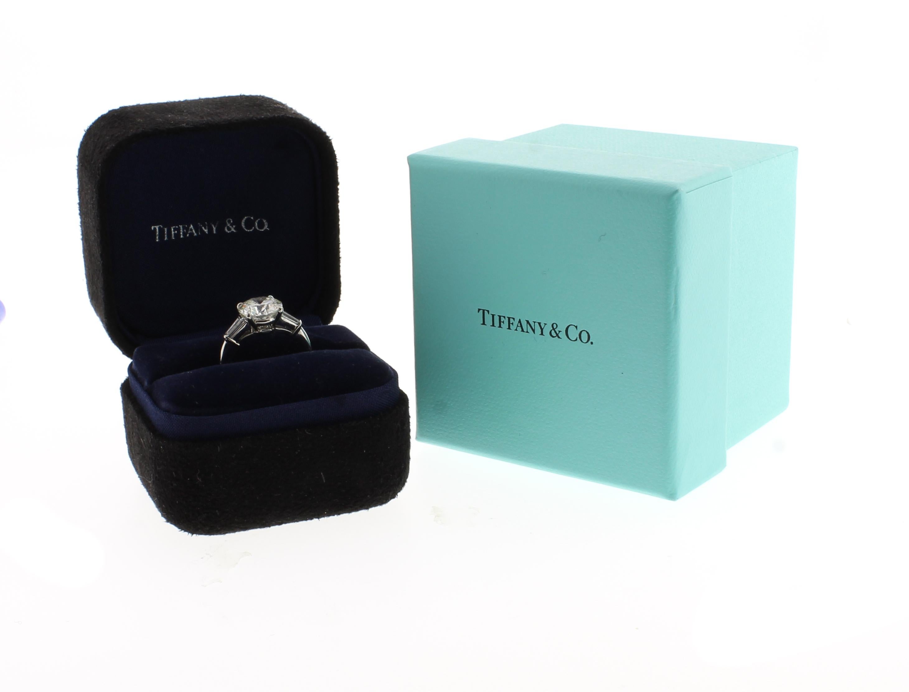 Tiffany & Co. Bague de fiançailles solitaire en diamants de 2,27 carats Excellent état - En vente à Bethesda, MD