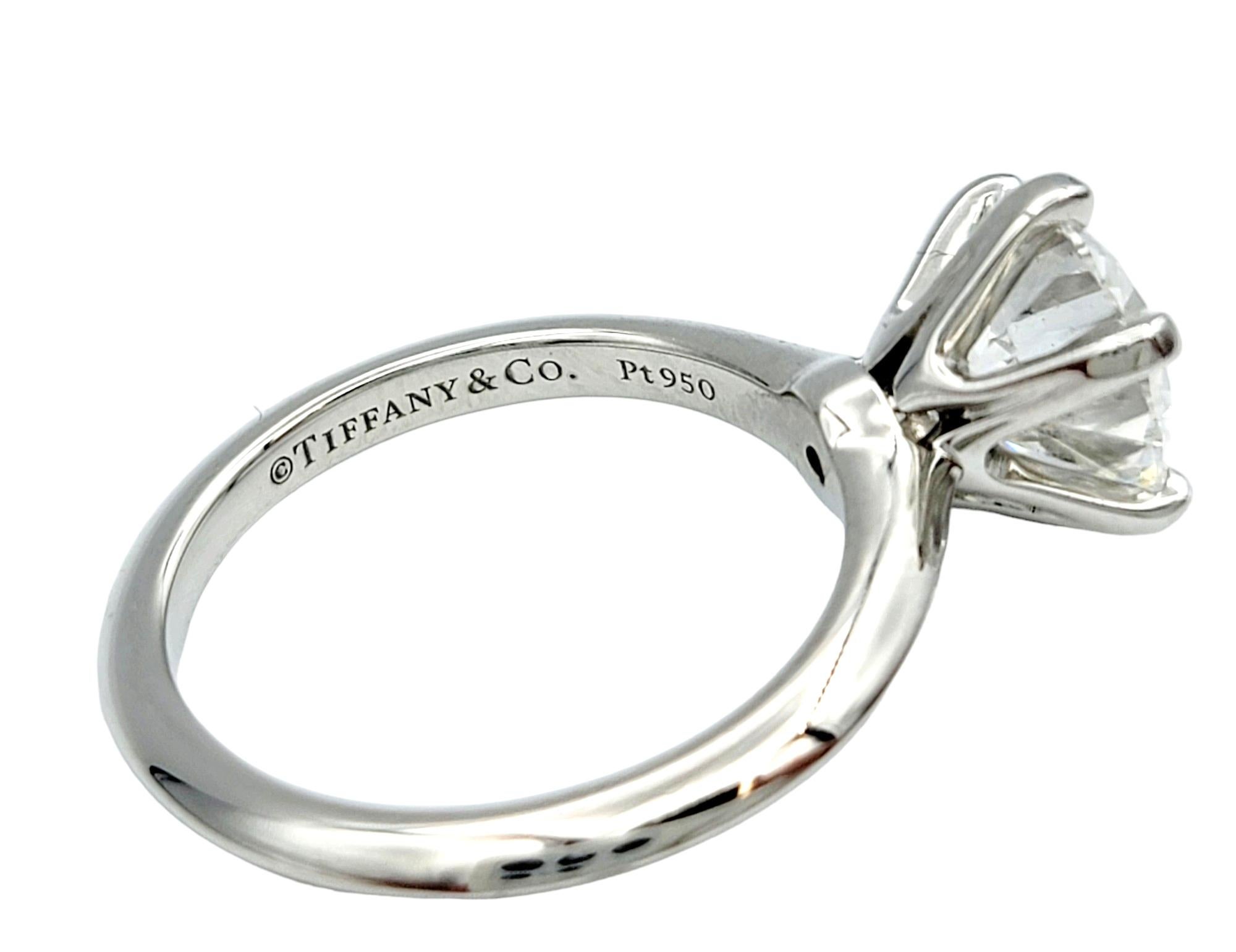 Tiffany & Co. Verlobungsring mit 2,29 Karat rundem Diamant Solitär mit 6 Zacken, F/VS1  im Zustand „Hervorragend“ im Angebot in Scottsdale, AZ