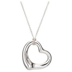 Tiffany & Co. Collier à cœur ouvert de 22 mm en argent sterling de taille moyenne signé