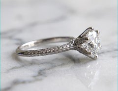 Anello di fidanzamento in platino con diamante rotondo da 2.34 carati di Tiffany & Co.