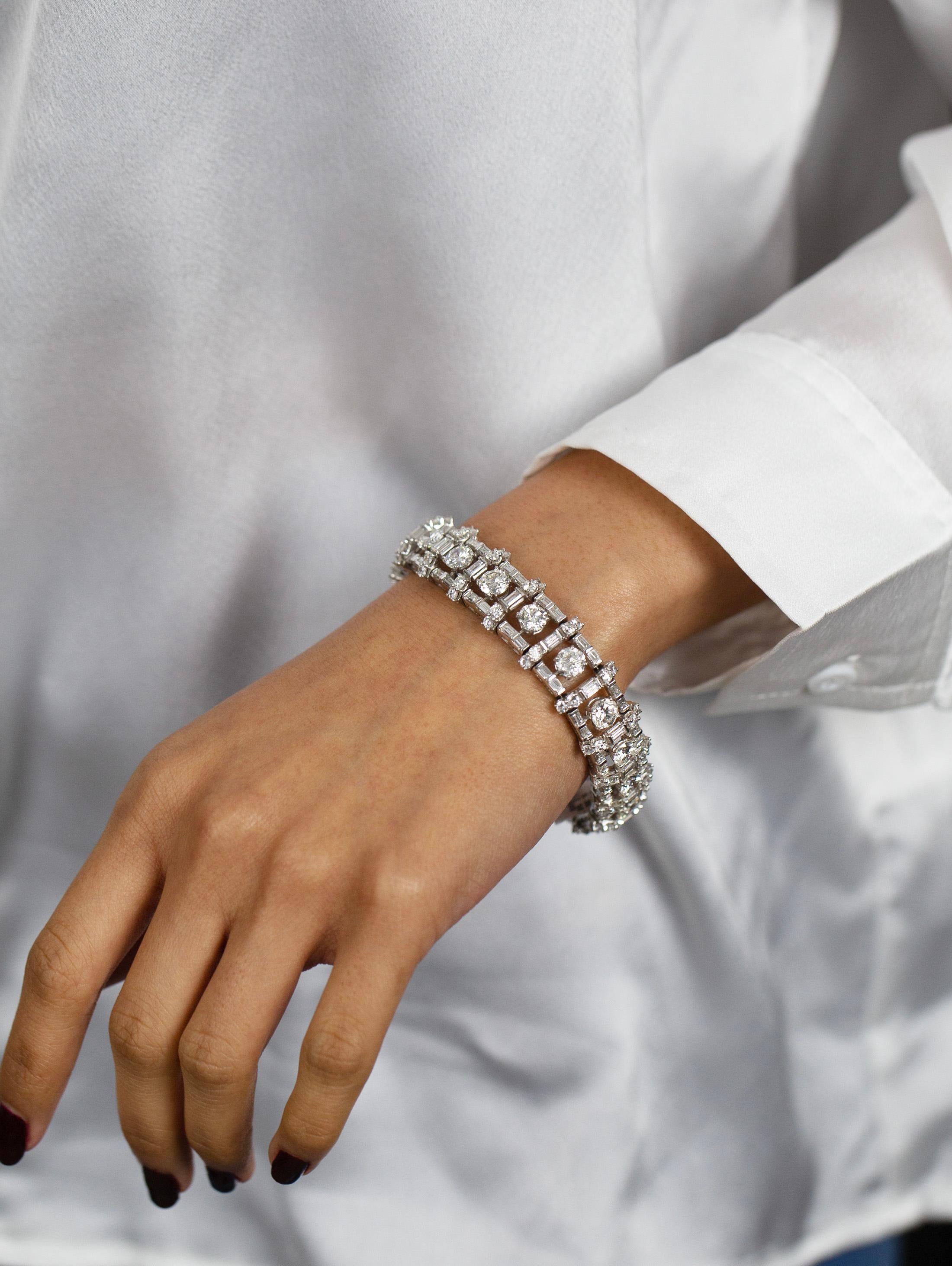Taglio rotondo Bracciale Open-Work con diamanti a taglio misto da 24,00 carati totali in platino in vendita