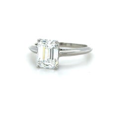 Tiffany & Co., anillo de compromiso con un diamante de 2,41 quilates de talla esmeralda