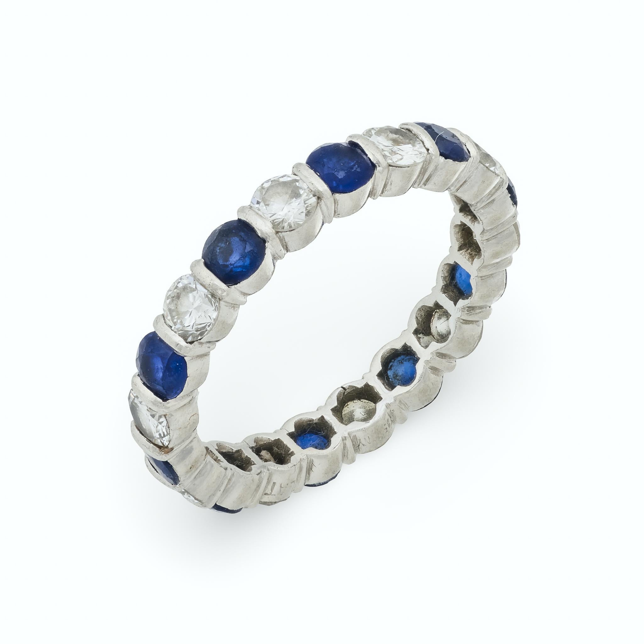 Anillo de la eternidad en platino con zafiro y diamantes de 2,45 quilates Tiffany 
Co.