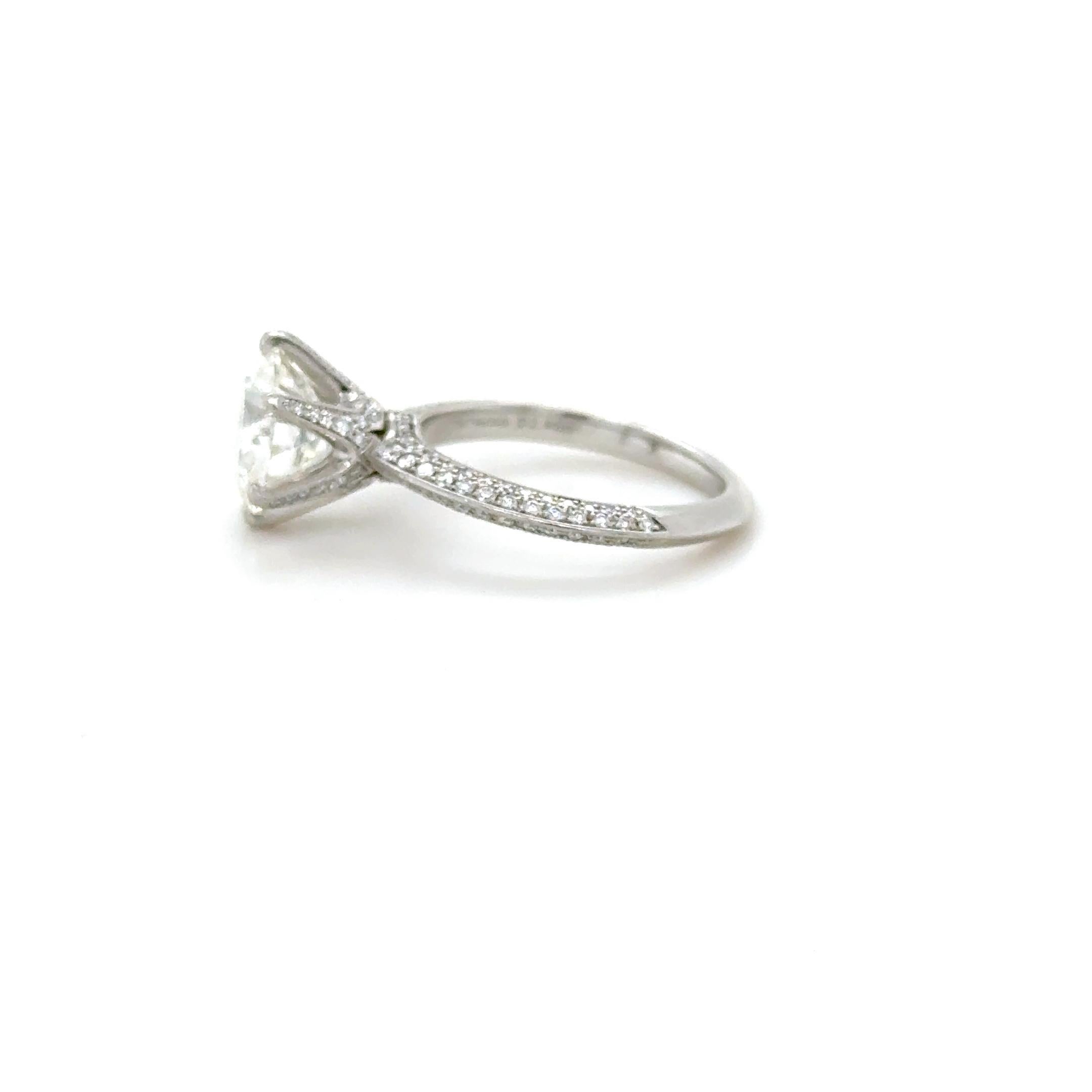 Taglio brillante Tiffany & Co., anello di fidanzamento con diamante Pavé Tiffany da 2,46 carati in vendita
