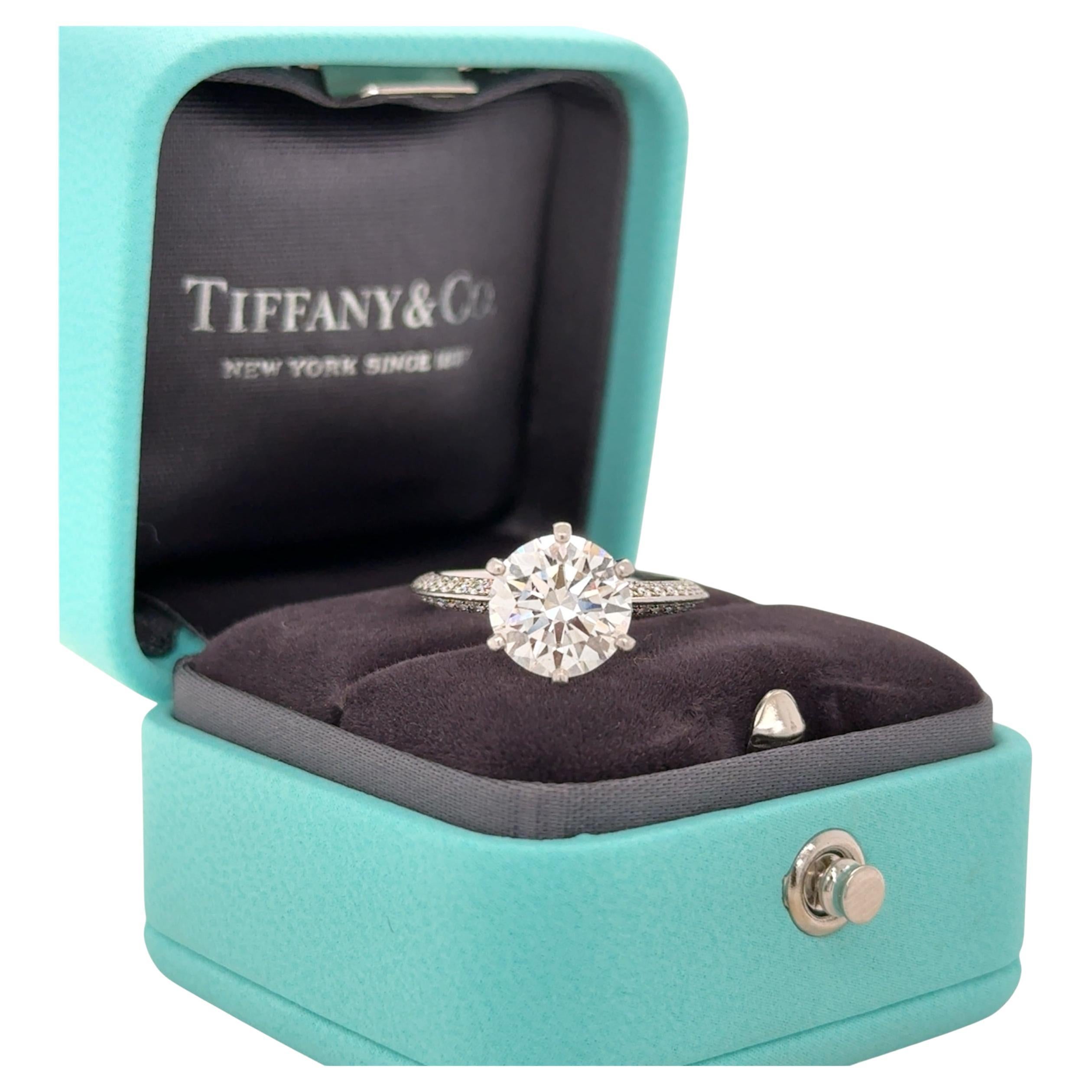 Tiffany & Co., anello di fidanzamento con diamante Pavé Tiffany da 2,46 carati in vendita
