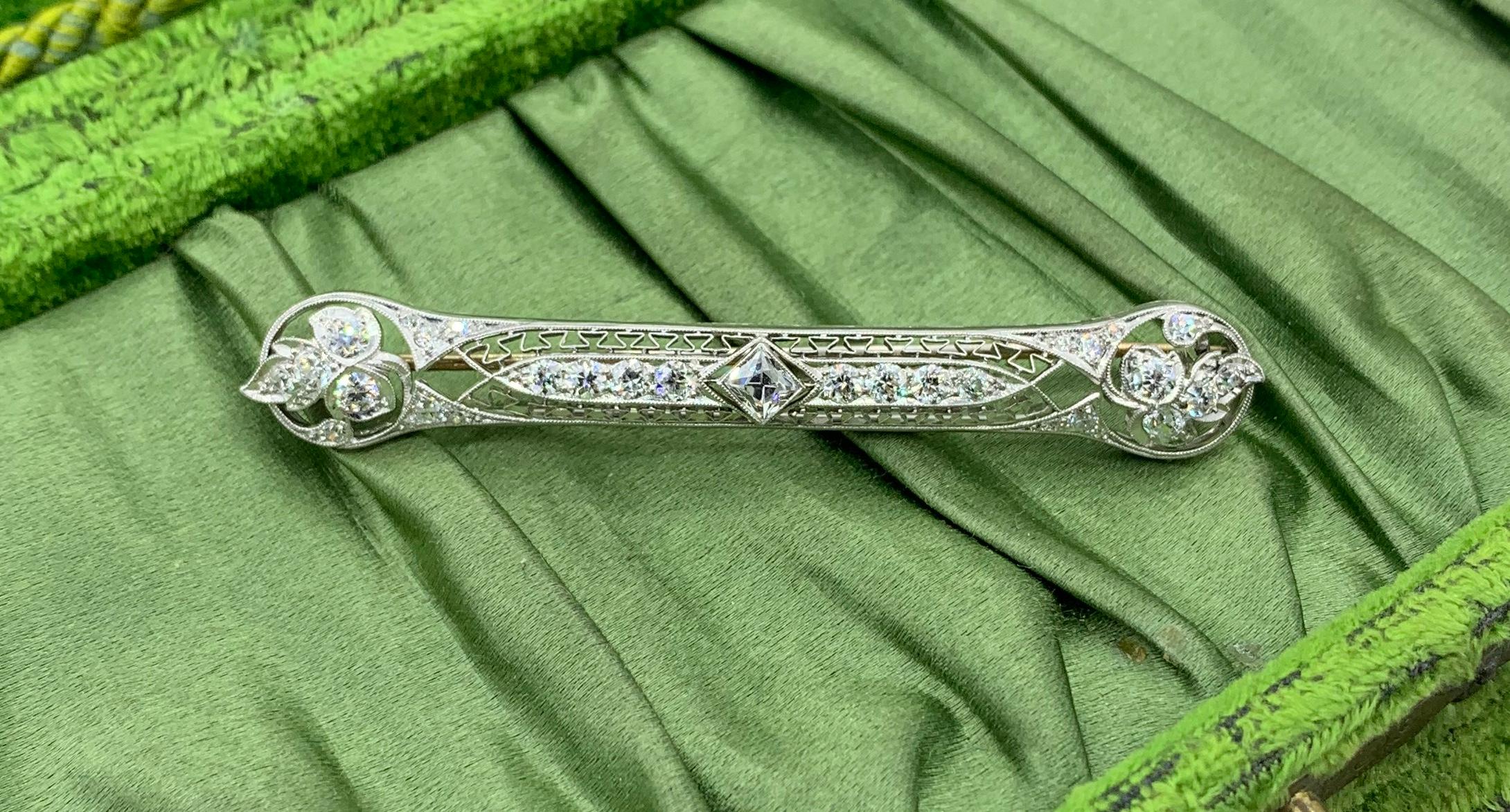 Tiffany & Co. 2.5 Carat Old Mine Diamond Platinum Brooch Pin 1900 Antique In Good Condition For Sale In New York, NY