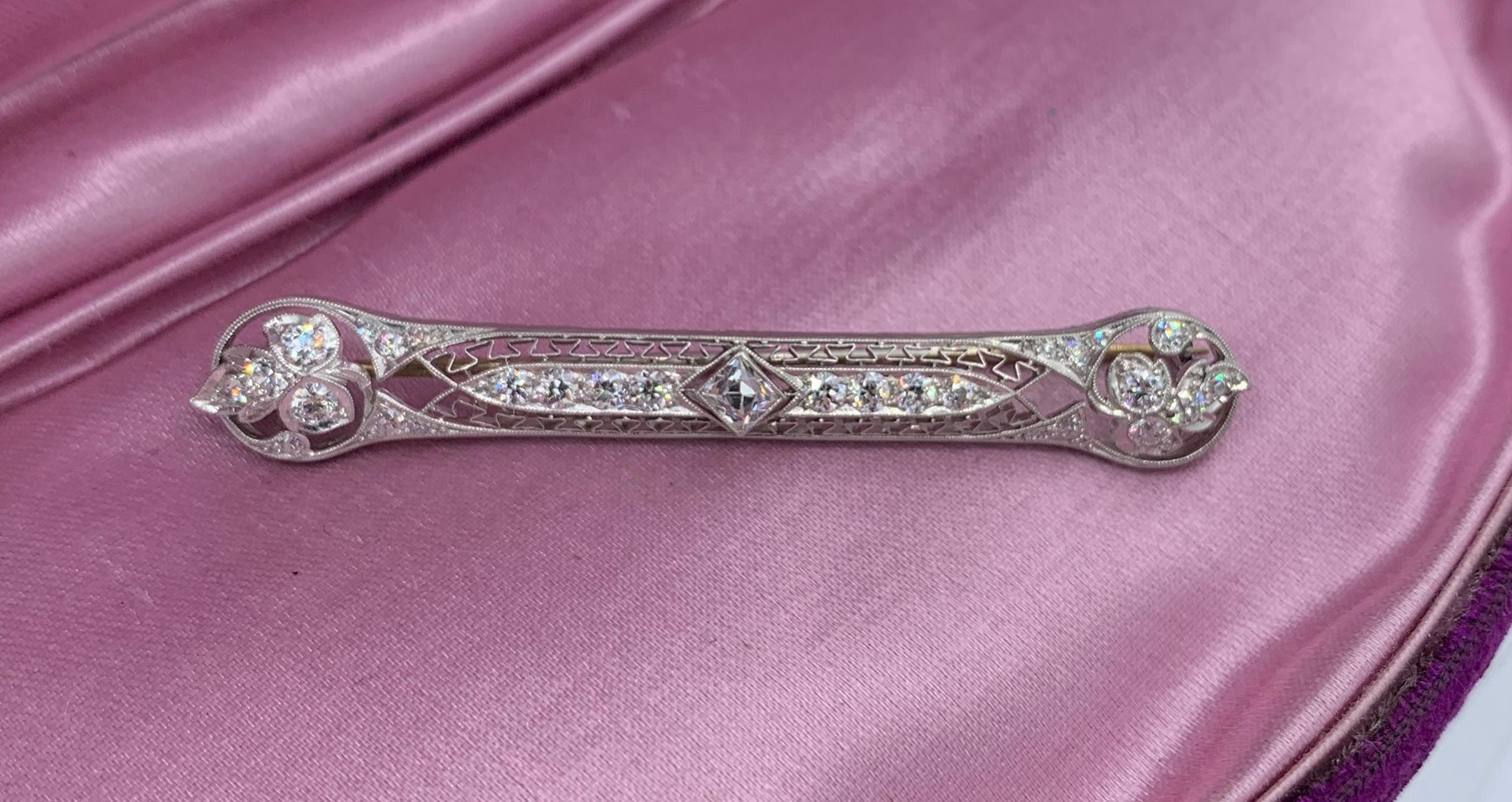 Tiffany & Co. 2.5 Carat Old Mine Diamond Platinum Brooch Pin 1900 Antique For Sale 1