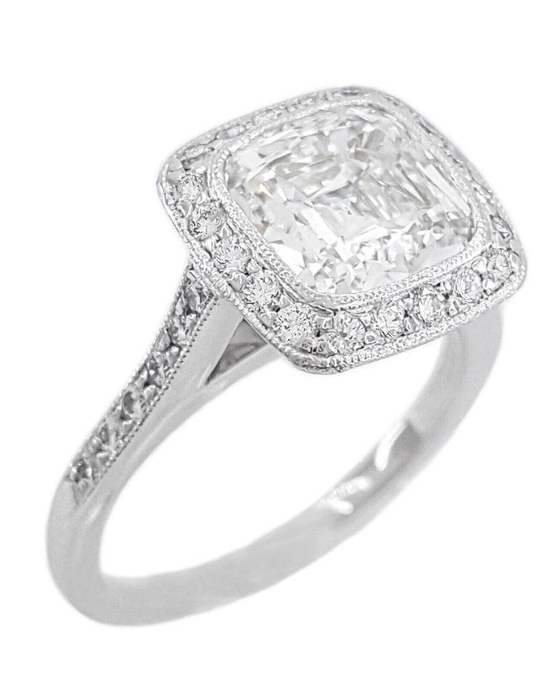 Tiffany & Co. 2.53 ct Total Weight Platinum Legacy Cushion Diamond Ring In Excellent Condition For Sale In Chicago, IL