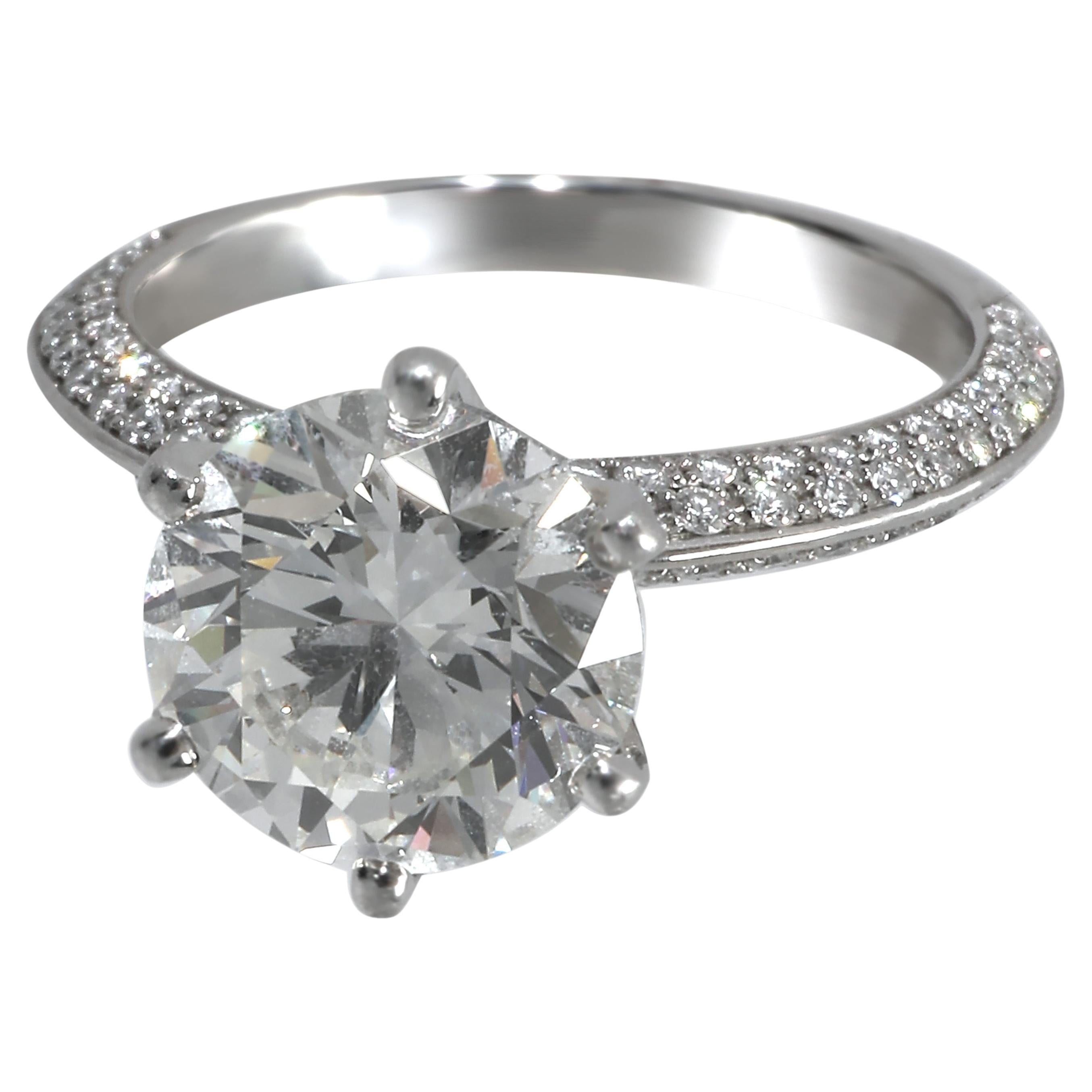 Bague de fiançailles Tiffany
Co. 2.57 ct Round Brilliant Diamond Pave Solitaire