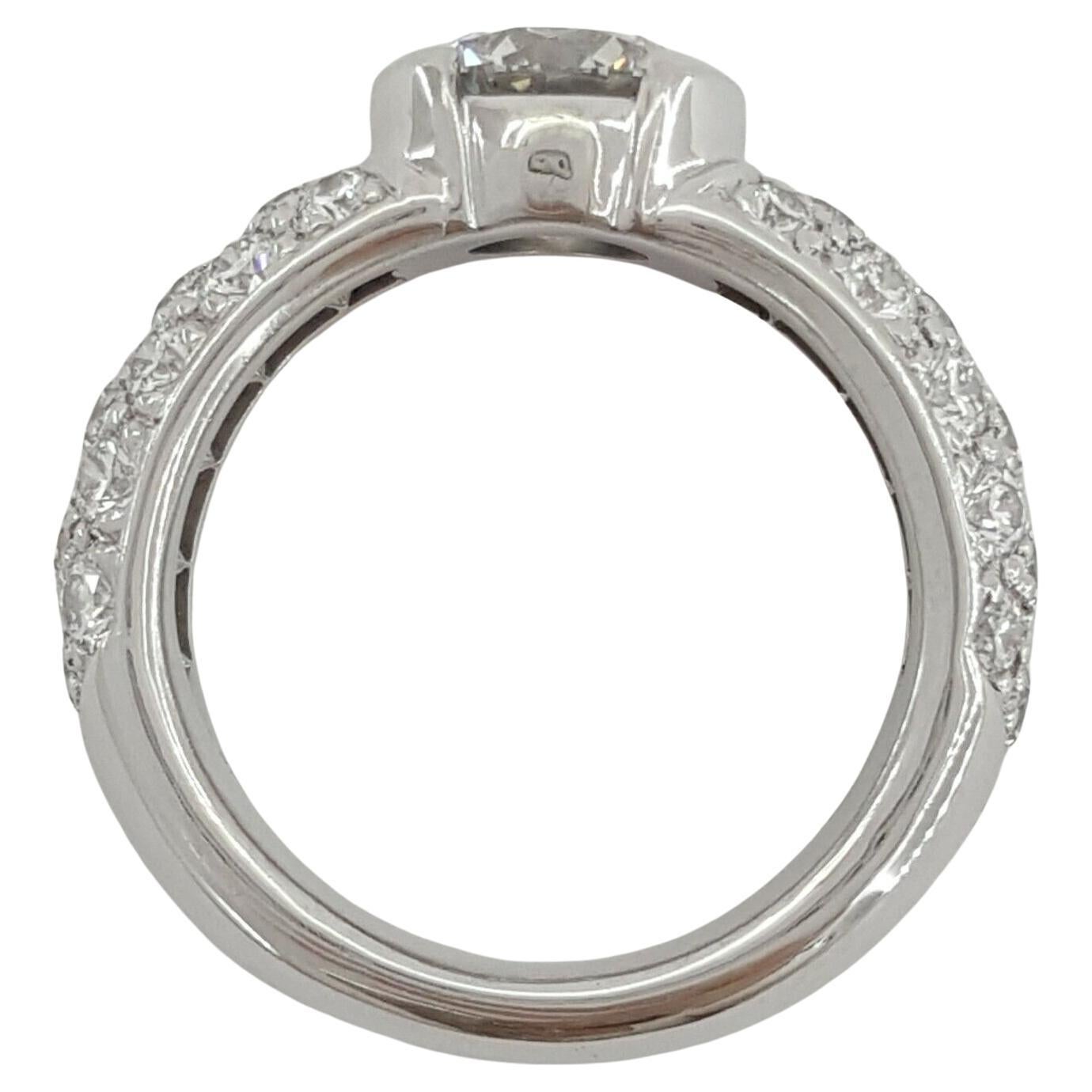 Taille ronde Tiffany & Co. Diamant rond de taille brillant en platine d'un poids total de 2,59