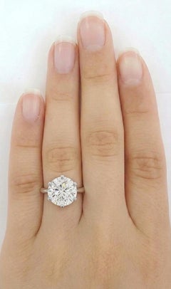 Tiffany & Co. 2.6 Carat Round Brilliant Diamond Engagement Ring in Platinum