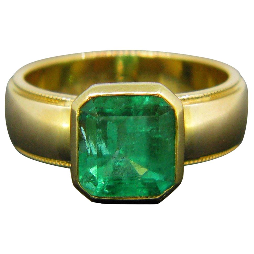 Tiffany & Co. 2.70 Carat Colombian Emerald Yellow Gold Band Ring