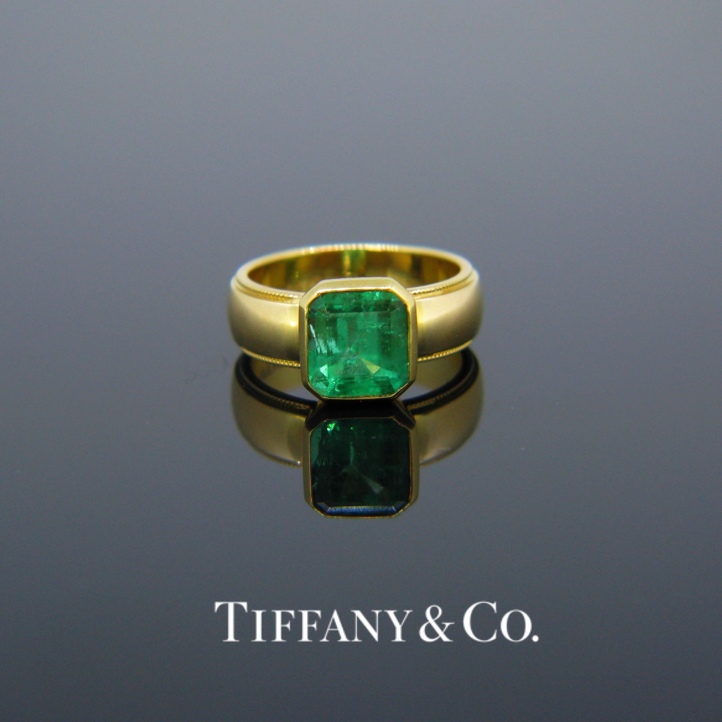 Tiffany & Co. 2.70 Carat Colombian Emerald Yellow Gold Band Ring 2