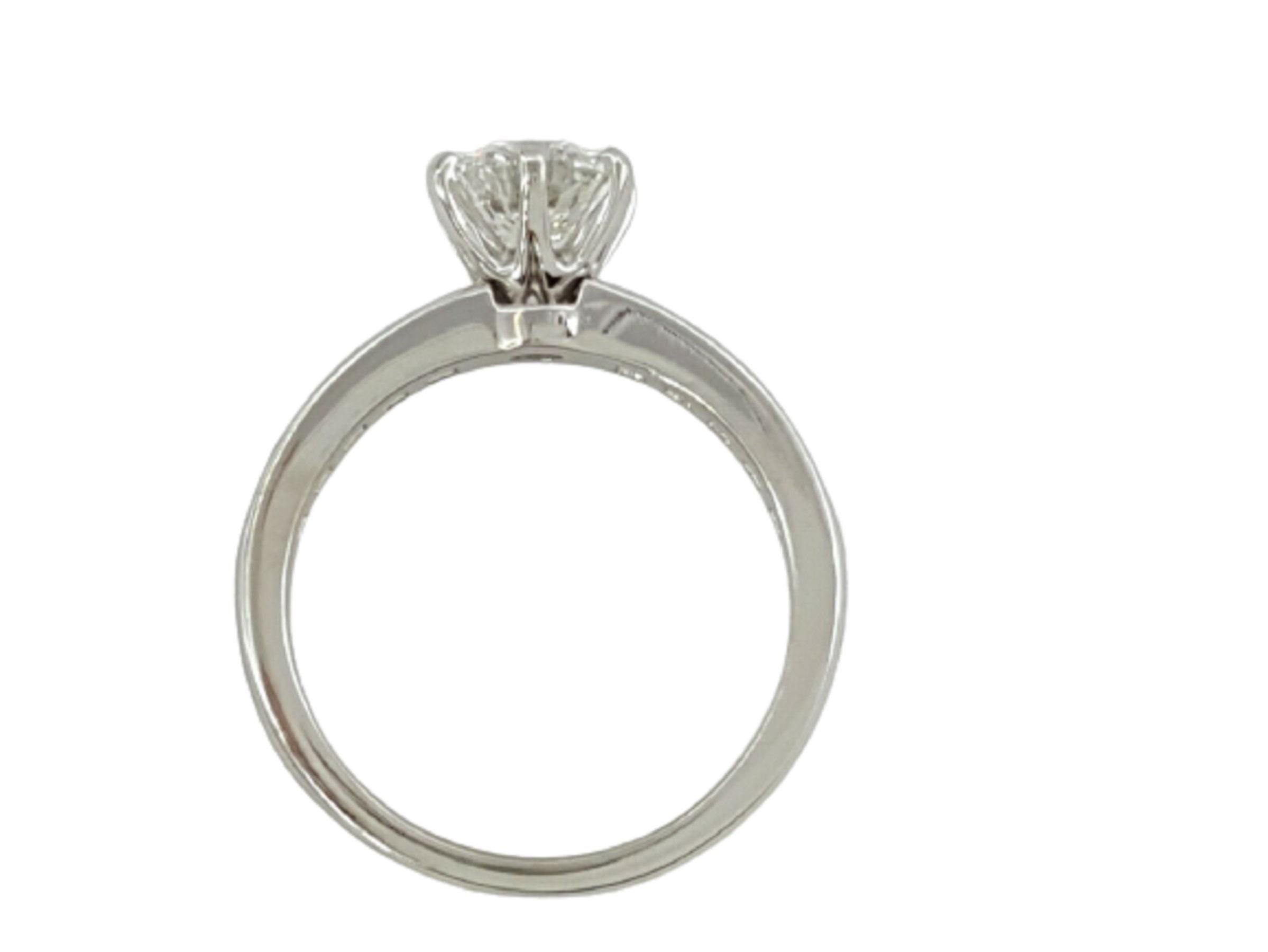 Taille ronde Tiffany & Co. Bague de fiançailles solitaire en platine avec diamant de 2.71 carats en vente