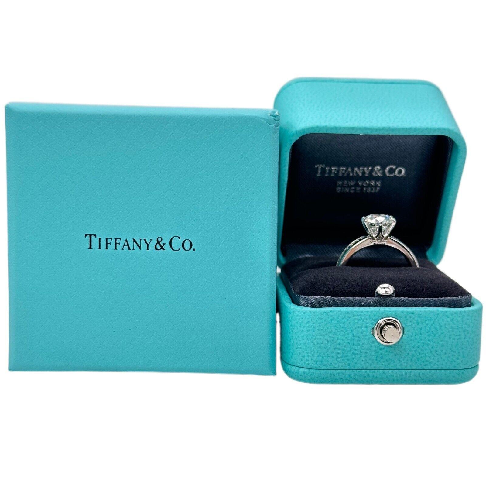 Tiffany & Co. 2.75 tcw Tiffany Setting Channel-Set Diamond Band Eng Bague Eng Excellent état - En vente à San Diego, CA