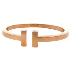 Tiffany & Co. 29 grammi, misura 7, bracciale Bangle T in oro giallo 18 carati