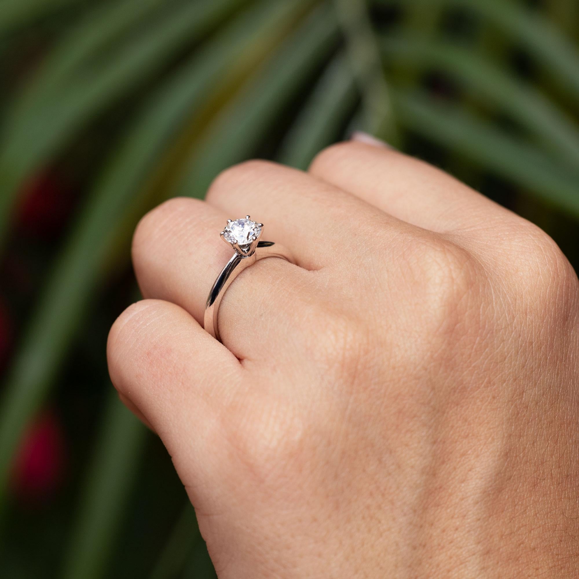 Brilliant Cut Tiffany & Co 3/4 Carat Round Diamond Platinum Solitaire Engagement Ring For Sale