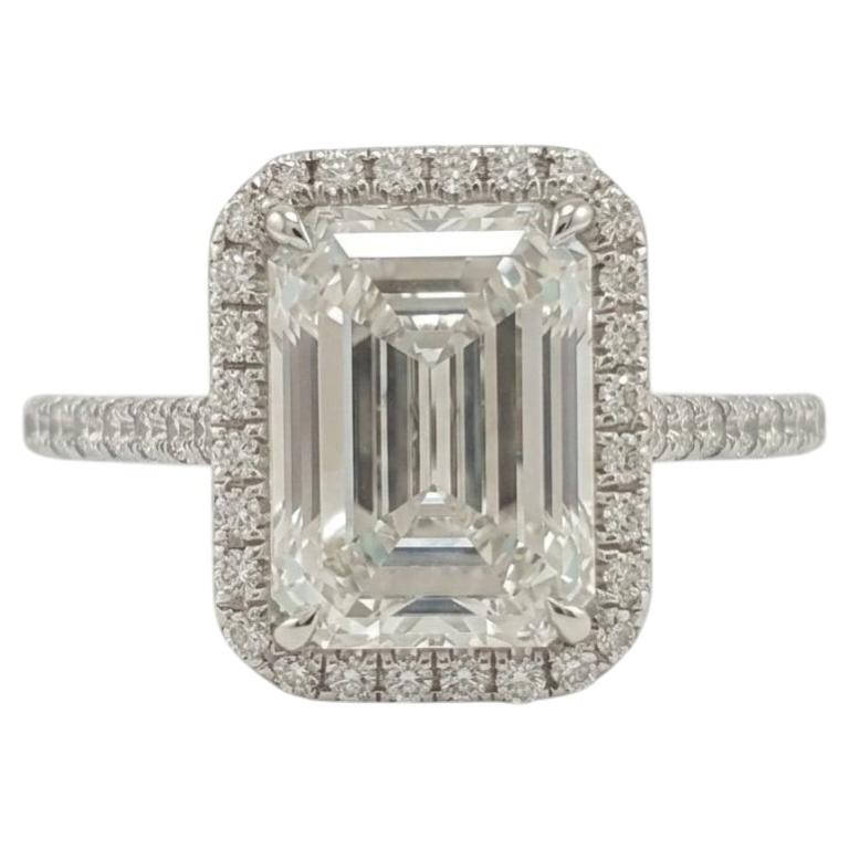 Tiffany & Co. 3 Karat Smaragdschliff Diamant Soleste Halo Verlobungsring im Angebot