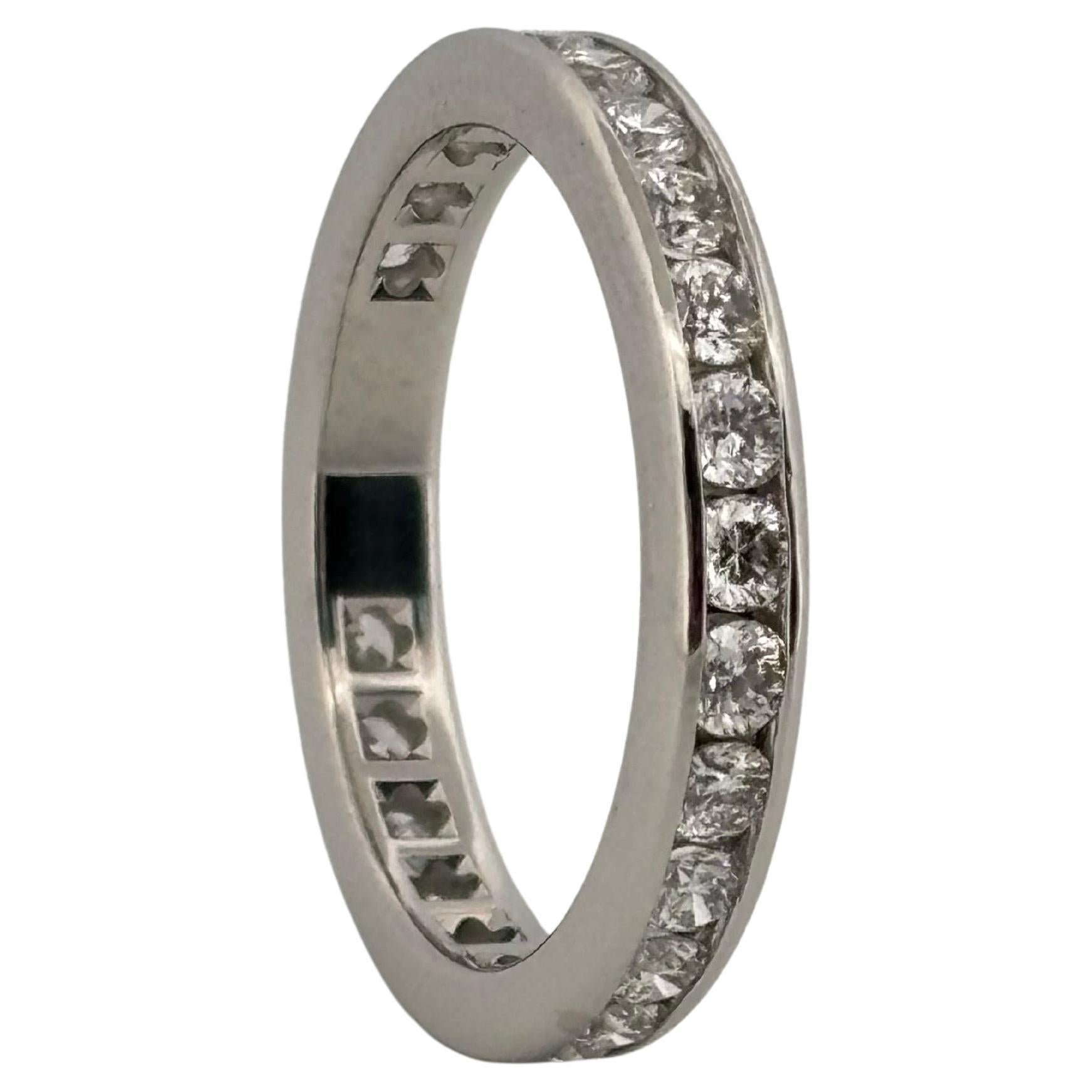 Moderne Tiffany & Co. 3 Millimètre 1.10ctw E VS1 Diamond Full Eternity Band Ring en vente