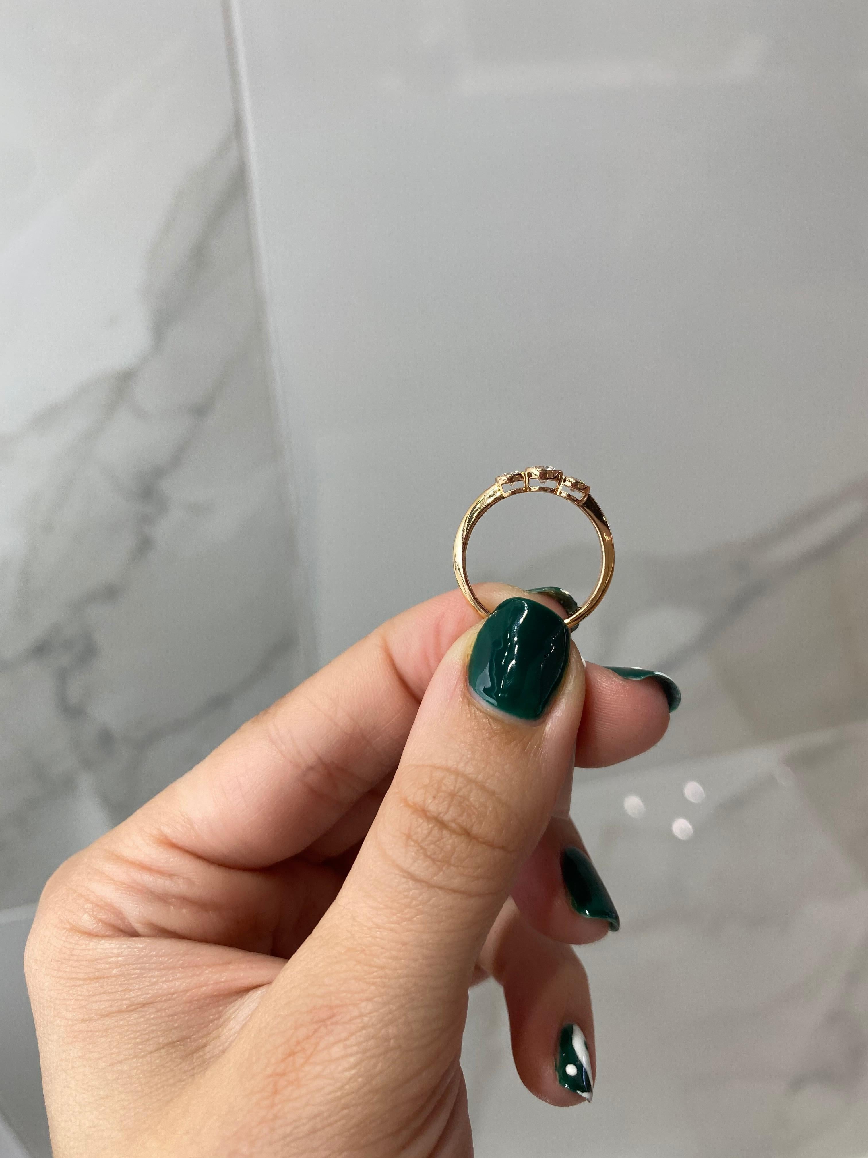 Women's or Men's Tiffany & Co. 3-Stone 0.33ctw Round Diamond 18kt Rose Gold Ring 'D-F. VS2-VVS1'