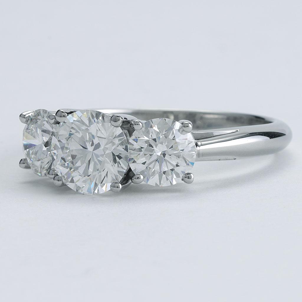 Tiffany & Co 3-Stone Diamond Engagement Ring in Platinum GVS 2.24 Cttw In Excellent Condition In Chicago, IL