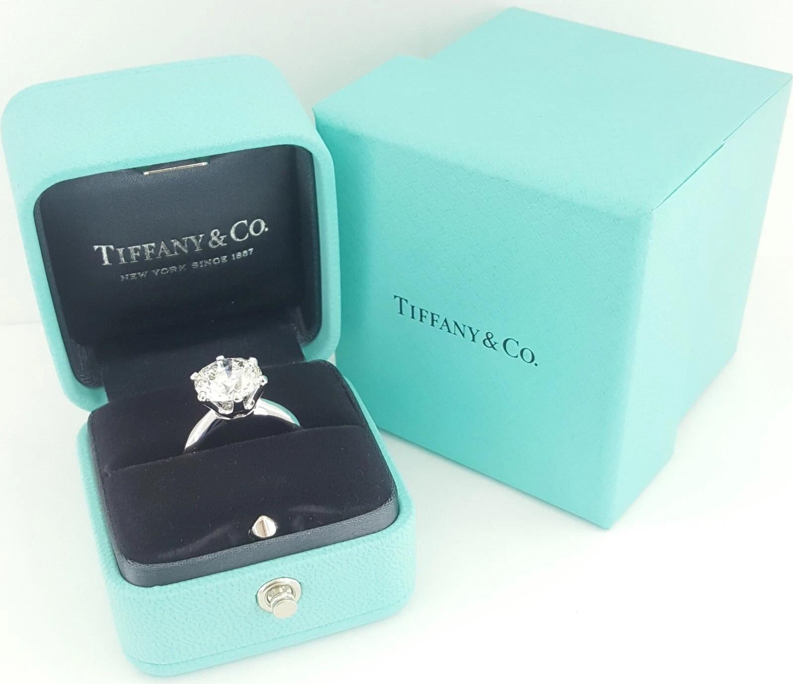 Women's or Men's Tiffany & Co. 3.01 Carat Platinum Round Diamond Solitaire Engagement Ring For Sale