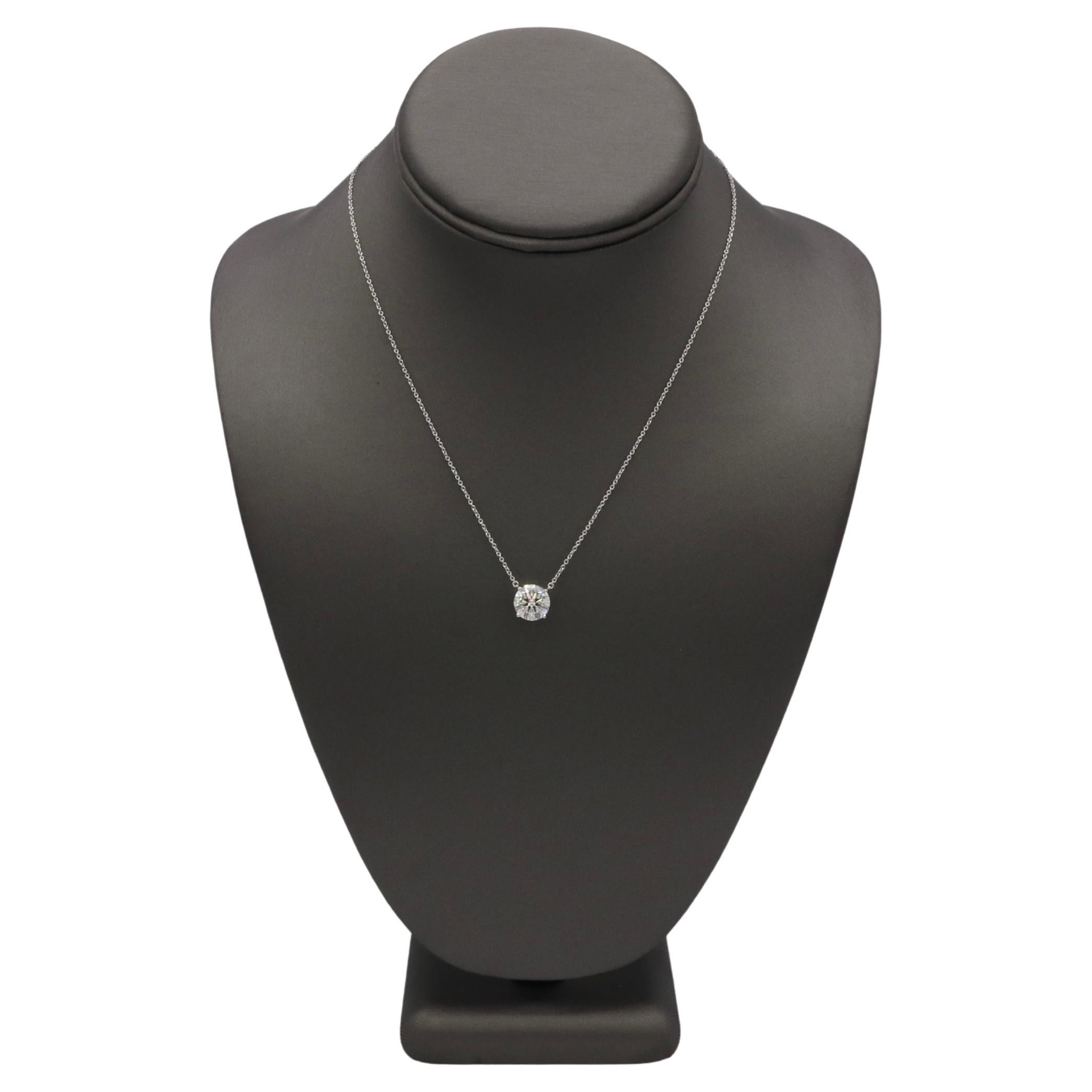 Tiffany & Co. 3,07 Quilates I VS1 Diamante Redondo Natural Collar Solitario Colgante Gota de Platino 
Diamante: diamante natural redondo I VS1 de 3,07 quilates
Metal: Platino
Peso: 4.26 gramos
Longitud: 14-16 pulgadas (ajustable)
Venta al por menor: