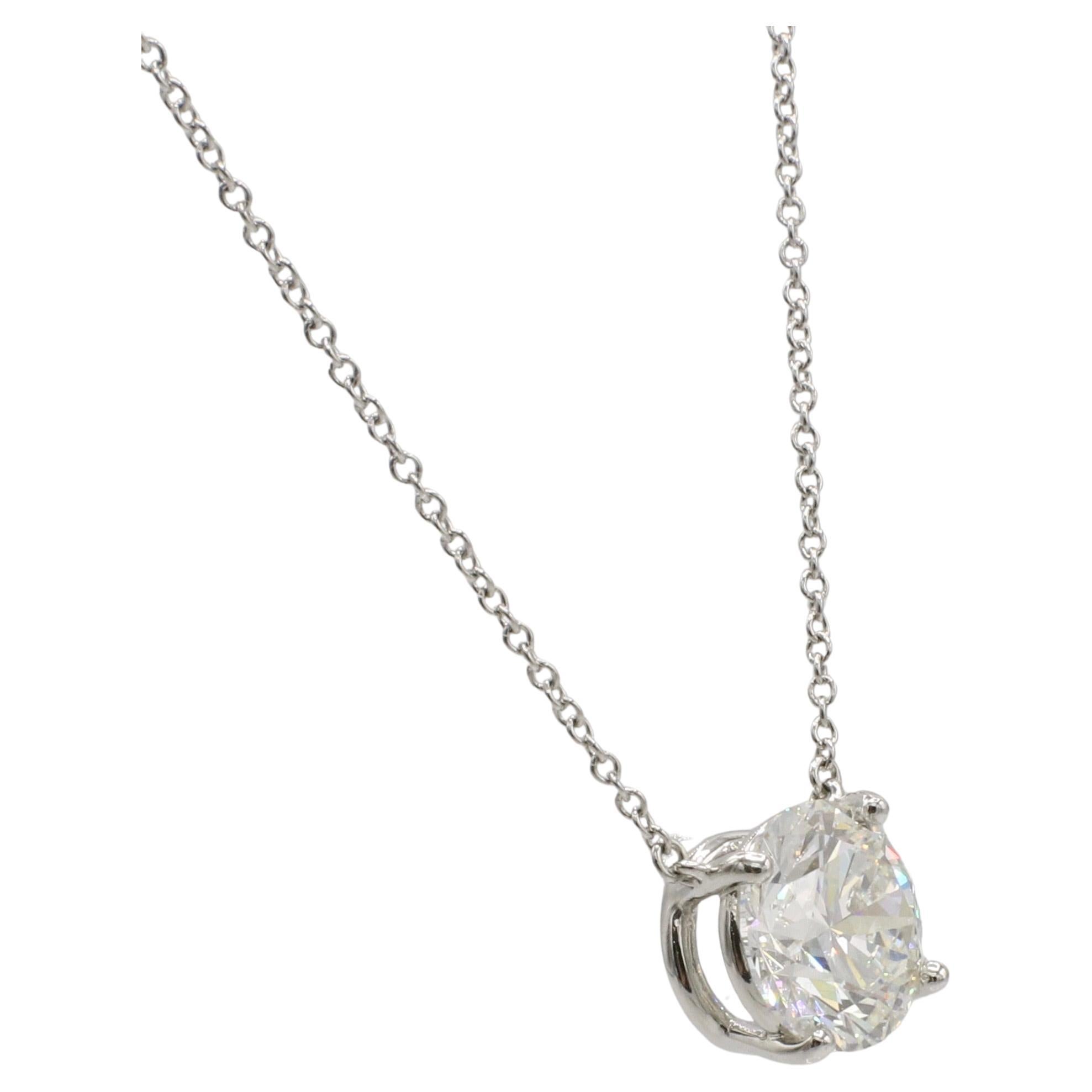 Collar colgante de platino con diamantes redondos naturales Tiffany & Co. de 3,07 quilates I VS1 Moderno en venta