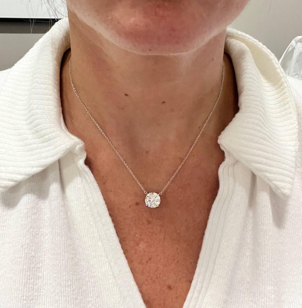 Collar colgante de platino con diamantes redondos naturales Tiffany & Co. de 3,07 quilates I VS1 en venta 1