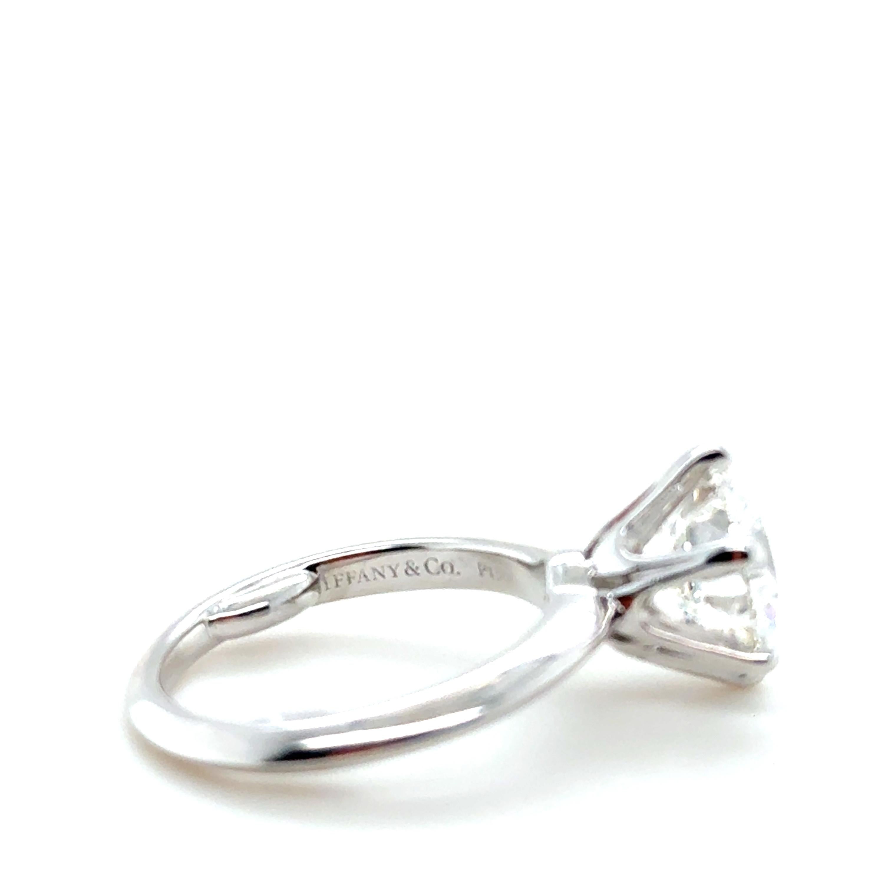 Verlobungsring von Tiffany & Co. mit 3.08 Karat rundem Diamanten im Brillantschliff im Zustand „Hervorragend“ im Angebot in Chicago, IL