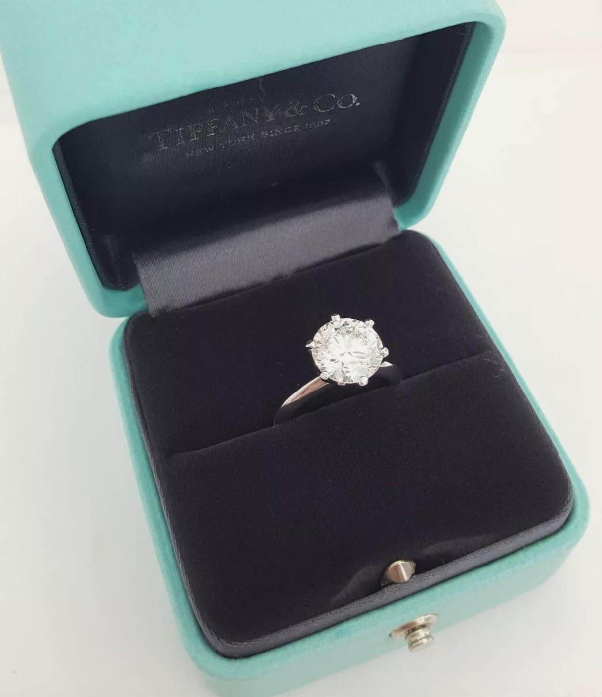 Verlobungsring von Tiffany & Co. mit 3.08 Karat rundem Diamanten im Brillantschliff im Angebot 4
