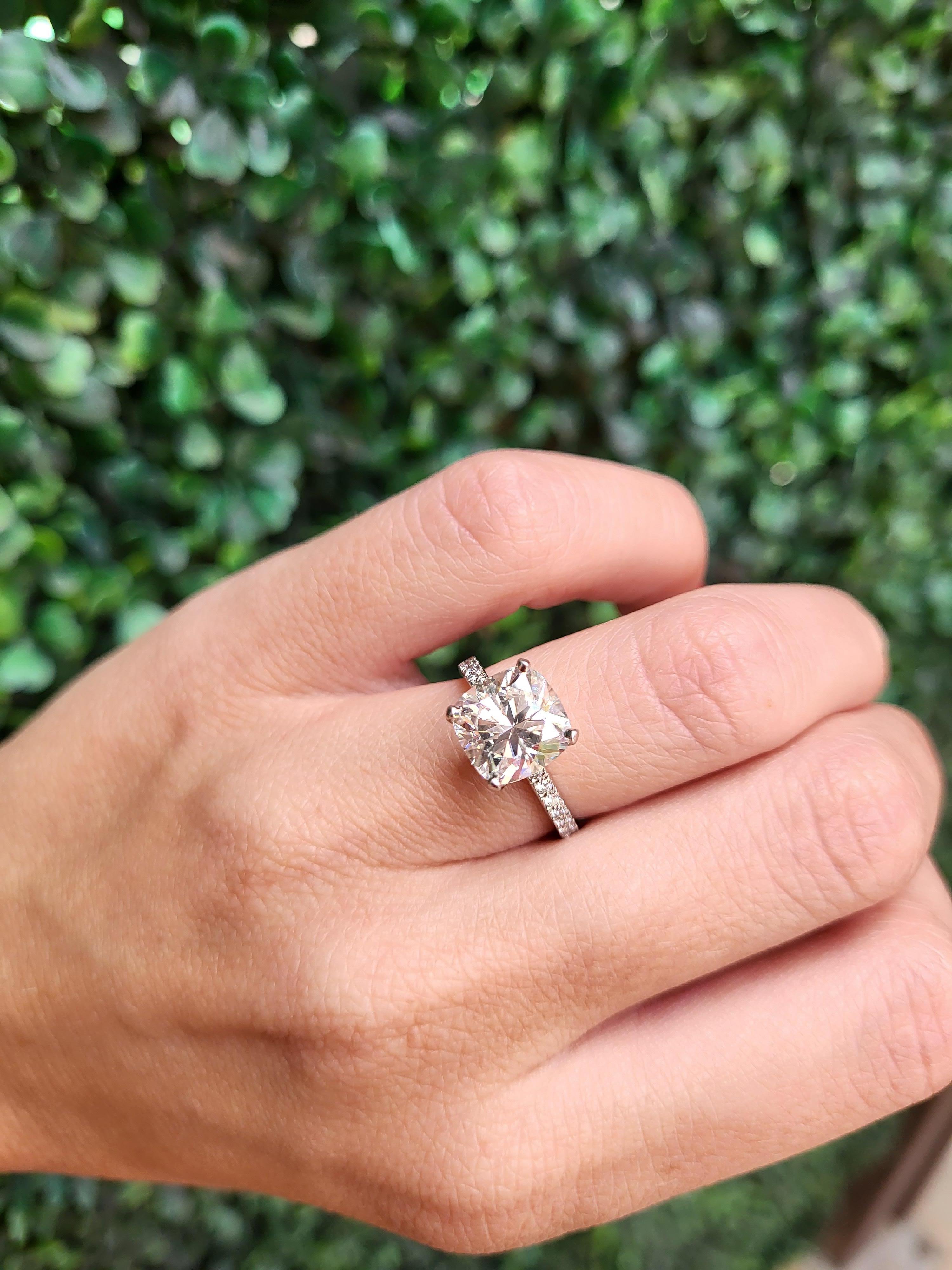 Verlobungsring aus Platin von Tiffany & Co. mit 3,11 Diamant im Kissenschliff, G VVS2 6