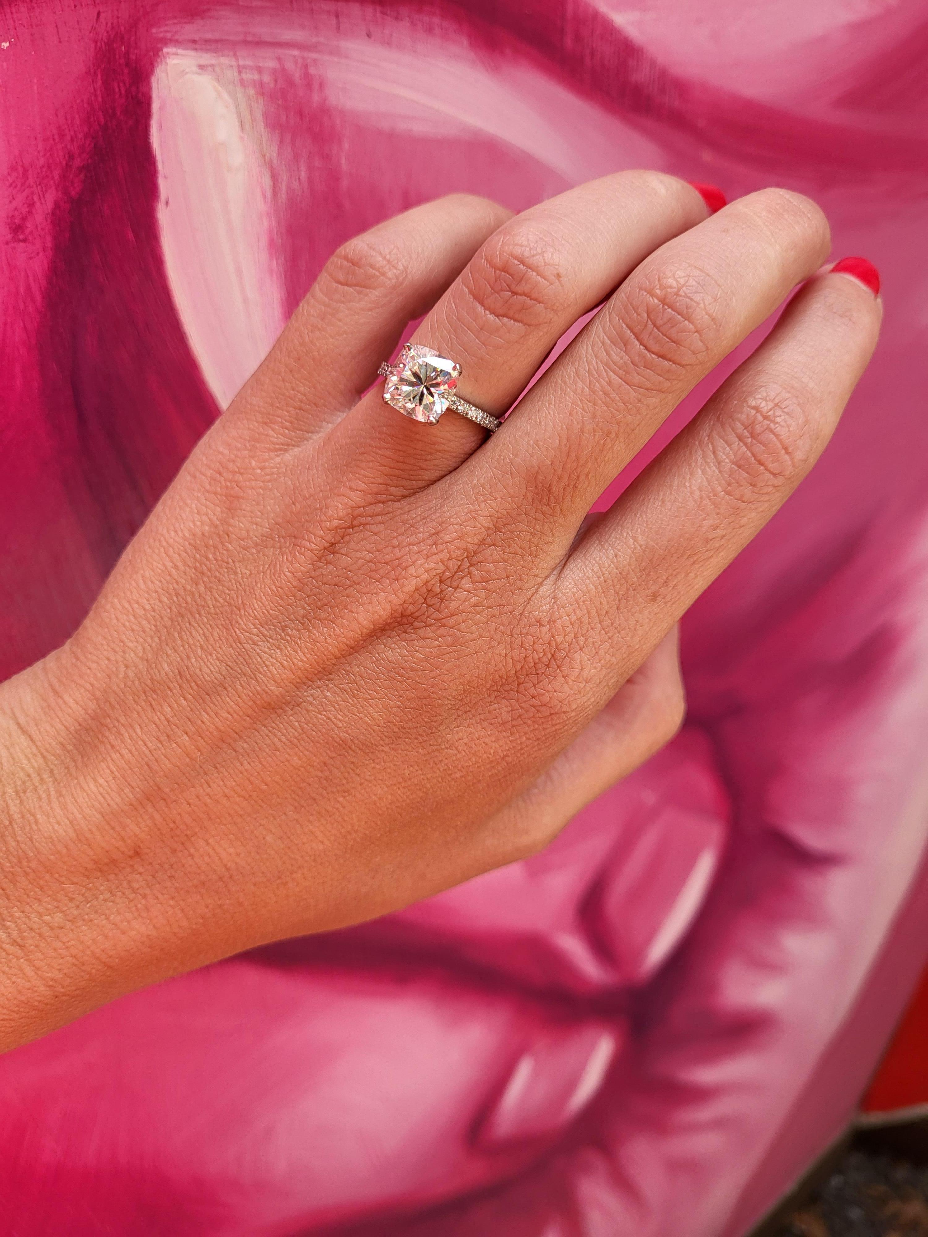 Women's or Men's Tiffany & Co. 3.11 Cushion Cut Diamond, G VVS2, Platinum Engagement Ring