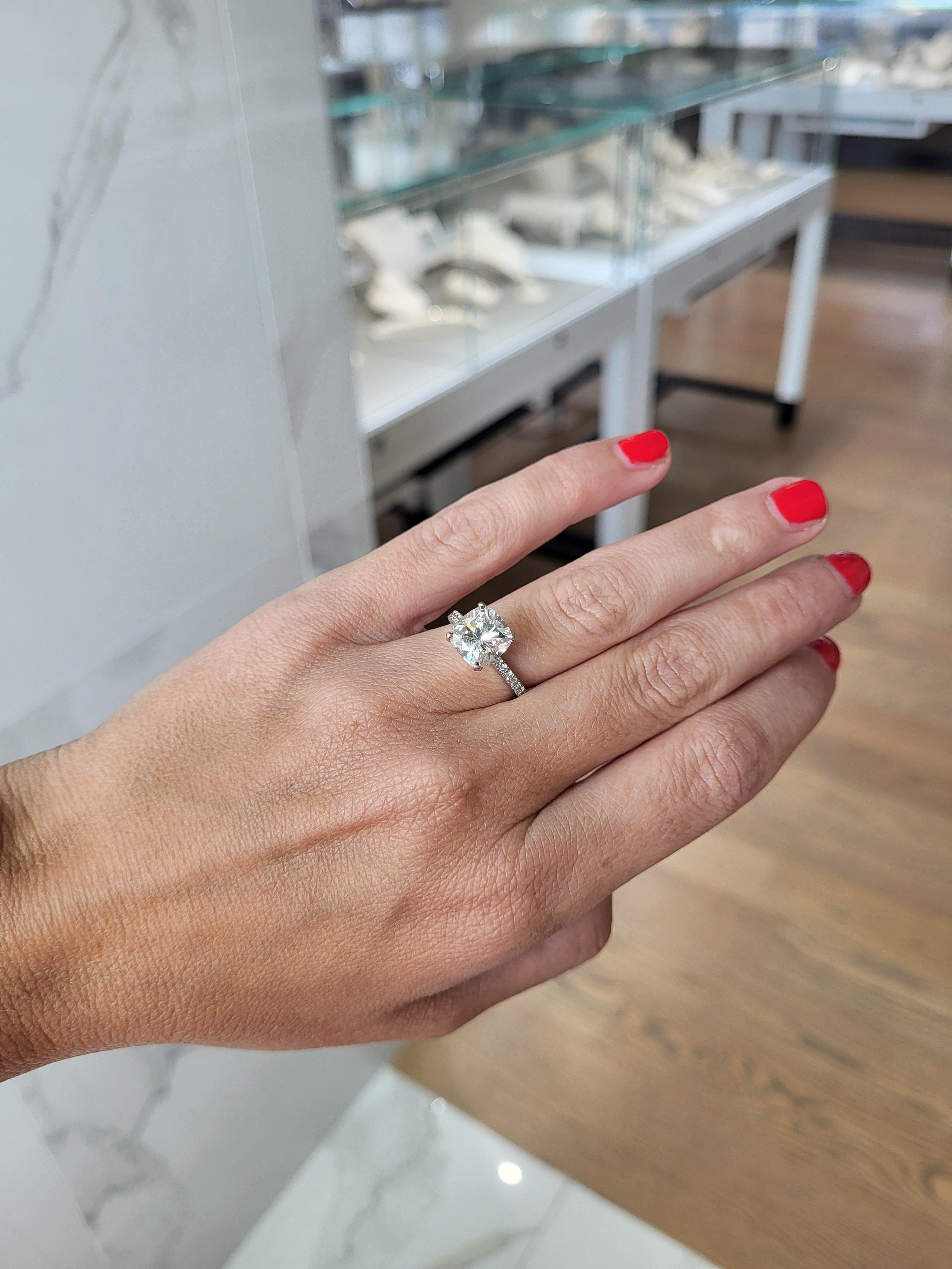 Verlobungsring aus Platin von Tiffany & Co. mit 3,11 Diamant im Kissenschliff, G VVS2 4