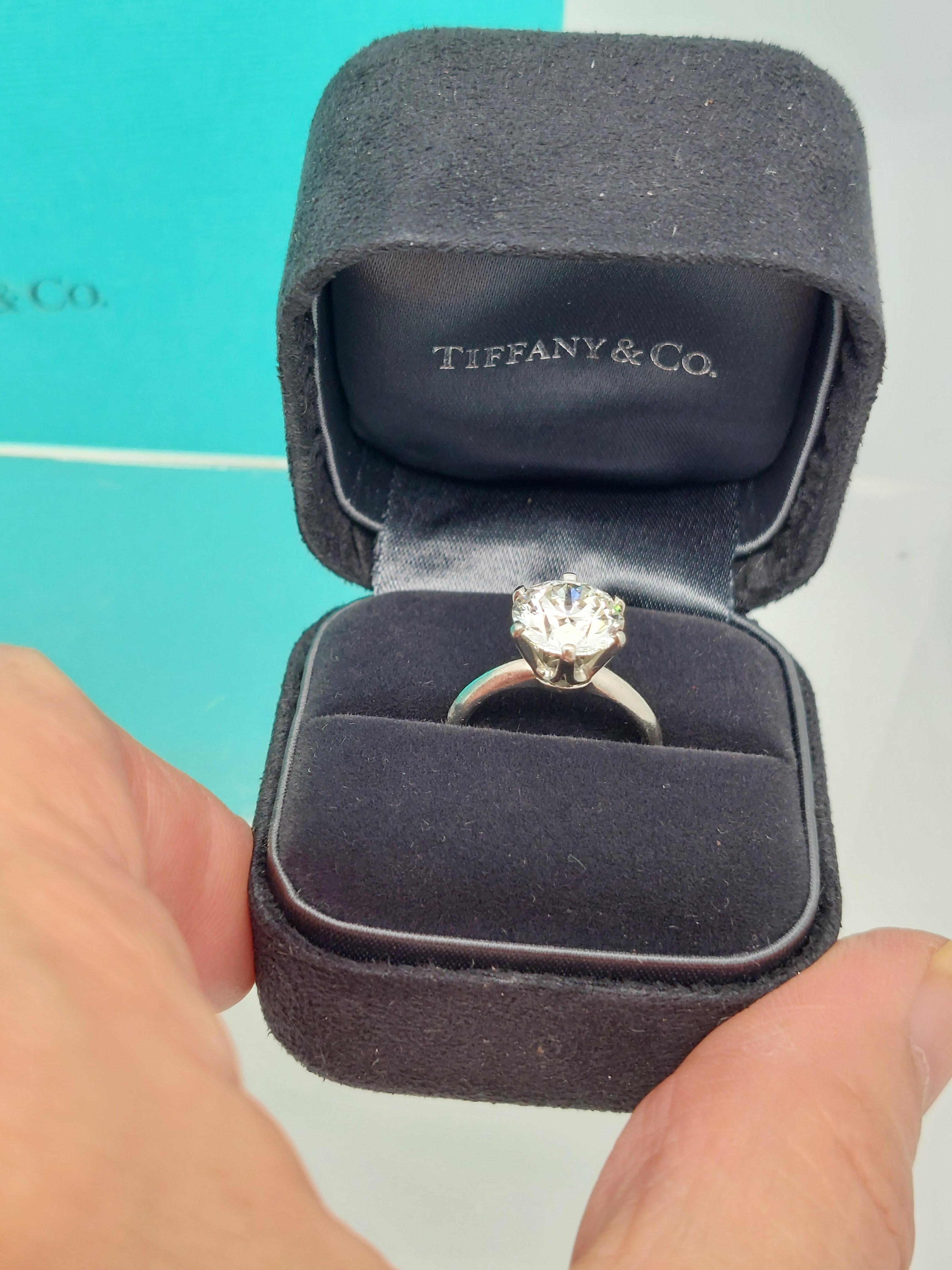 Tiffany & Co  3.12 Carats   E/IF Round Brilliant Cut Engagement Ring For Sale 6