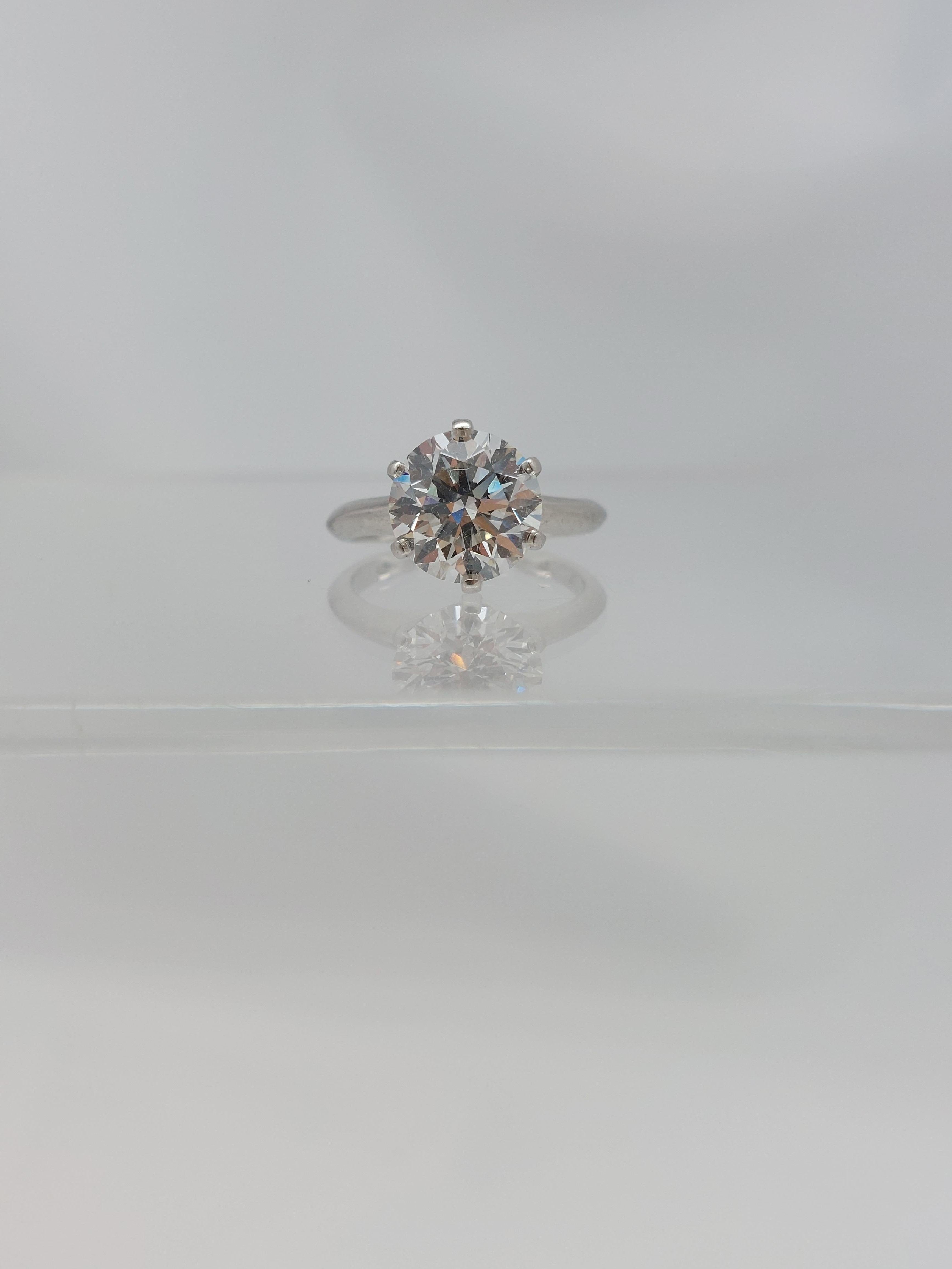 Tiffany & Co  3.12 Carats   E/IF Round Brilliant Cut Engagement Ring For Sale 8